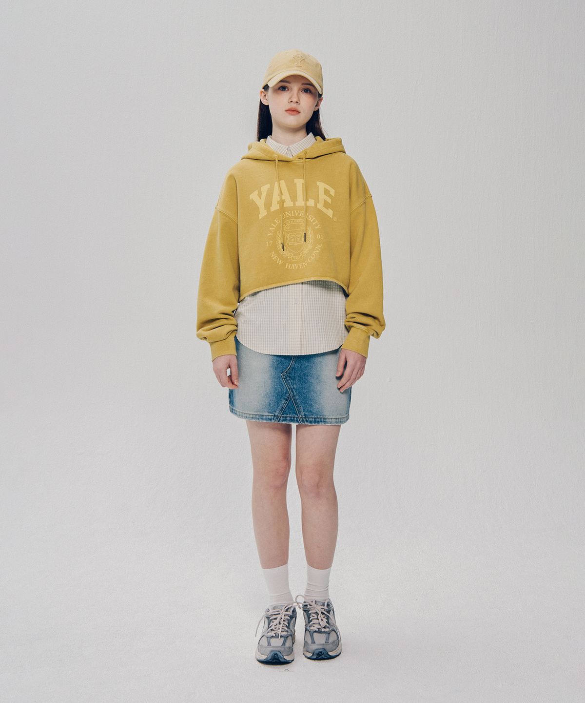 예일(YALE) 우먼즈 아치로고 피그먼트 크롭 후드_옐로우