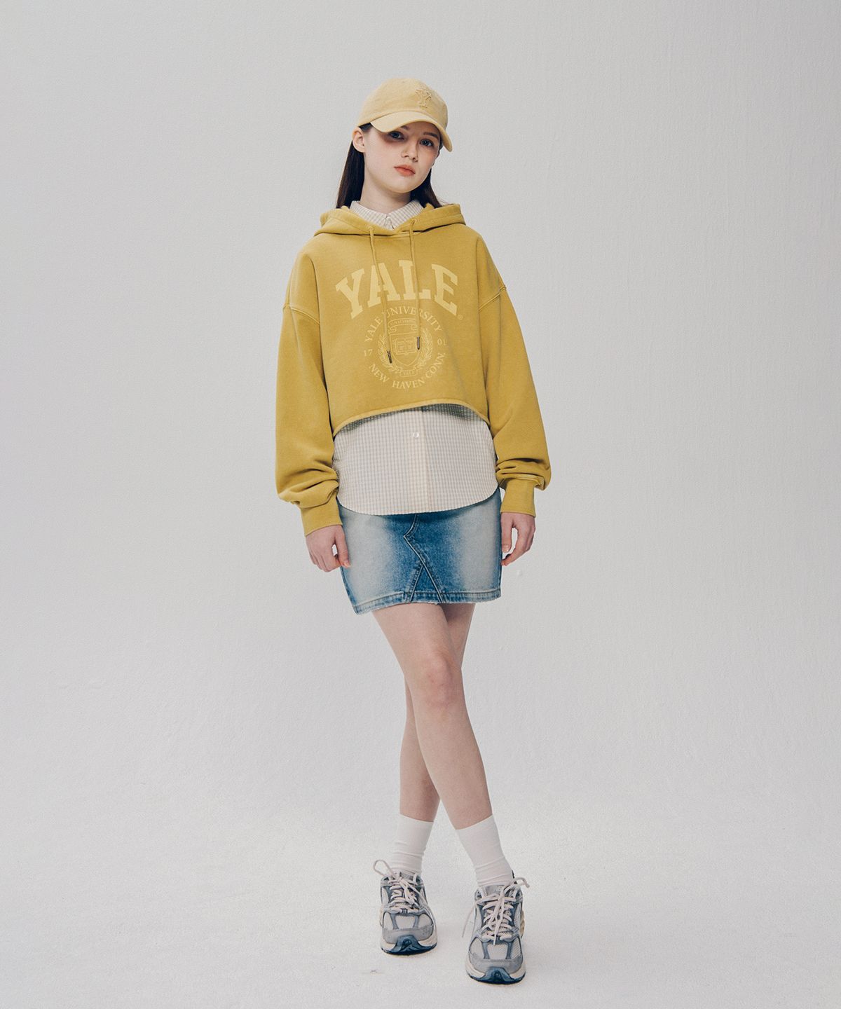 예일(YALE) 우먼즈 아치로고 피그먼트 크롭 후드_옐로우