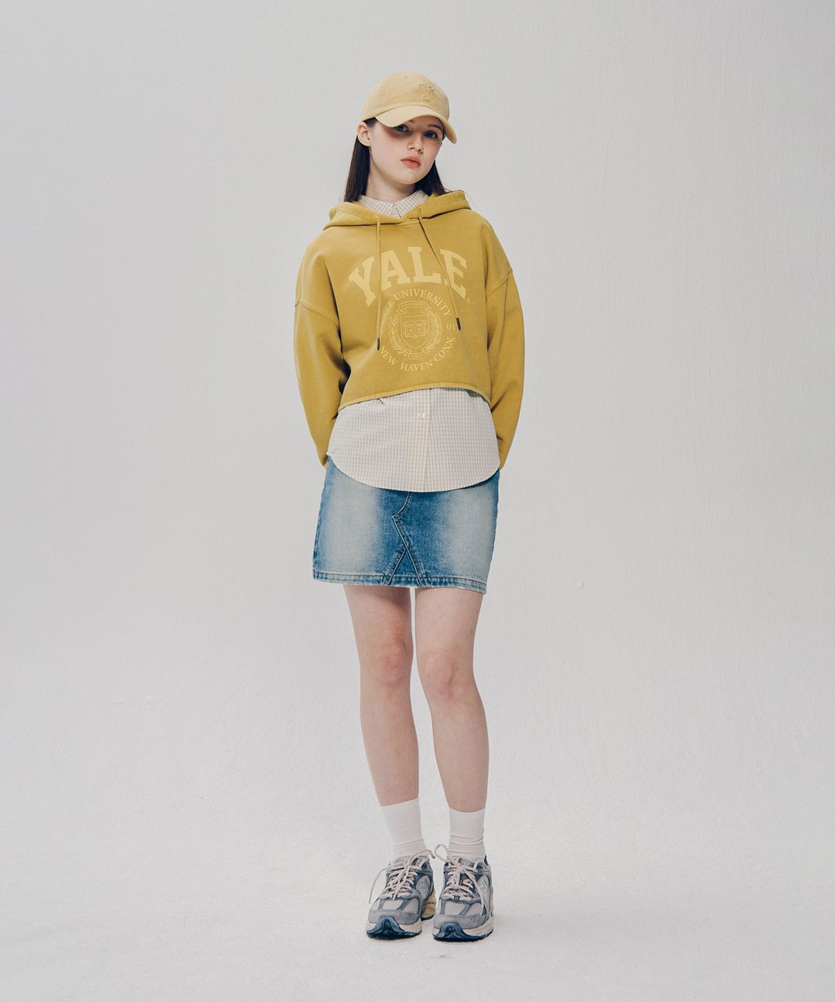 예일(YALE) 우먼즈 아치로고 피그먼트 크롭 후드_옐로우