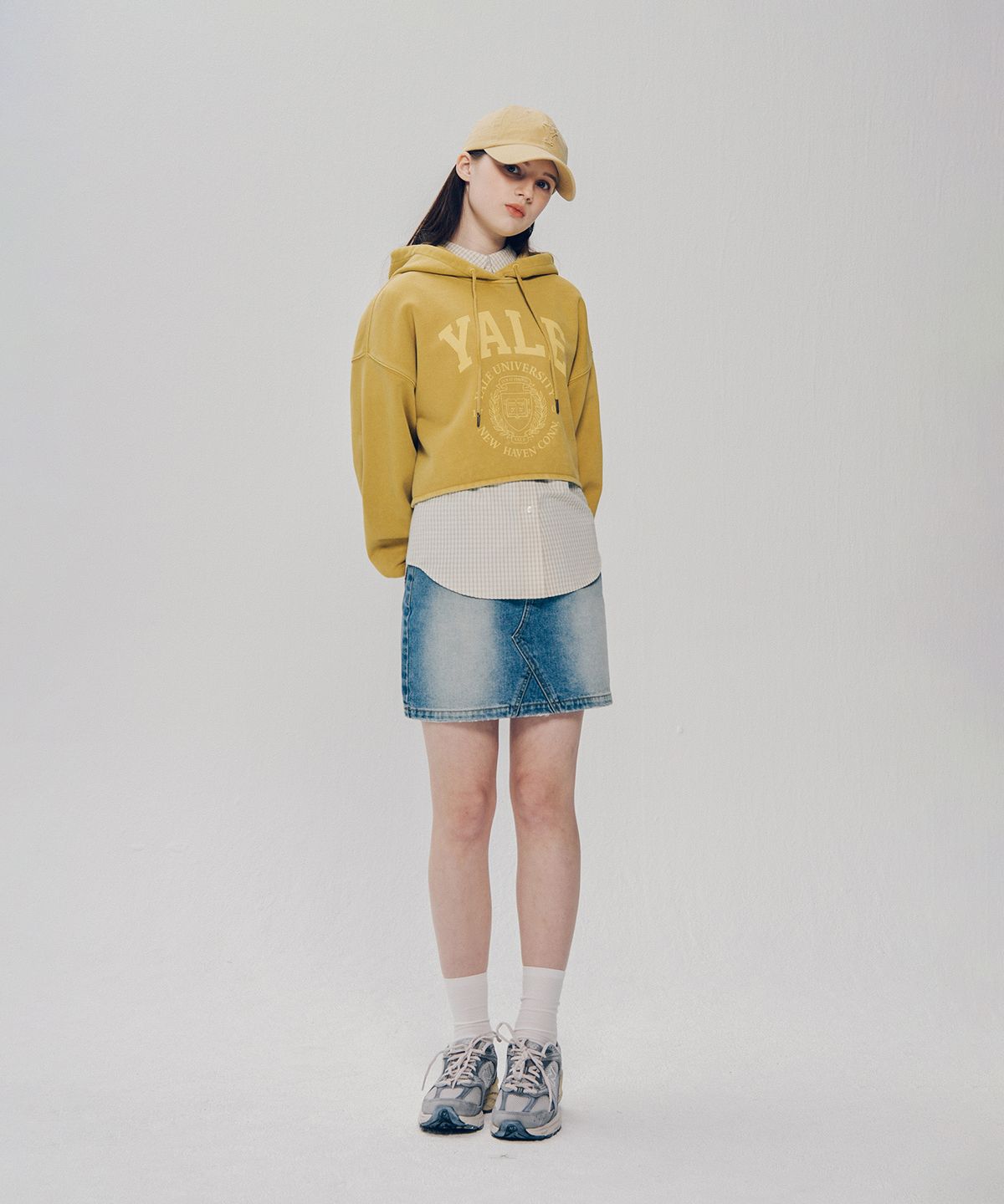 예일(YALE) 우먼즈 아치로고 피그먼트 크롭 후드_옐로우