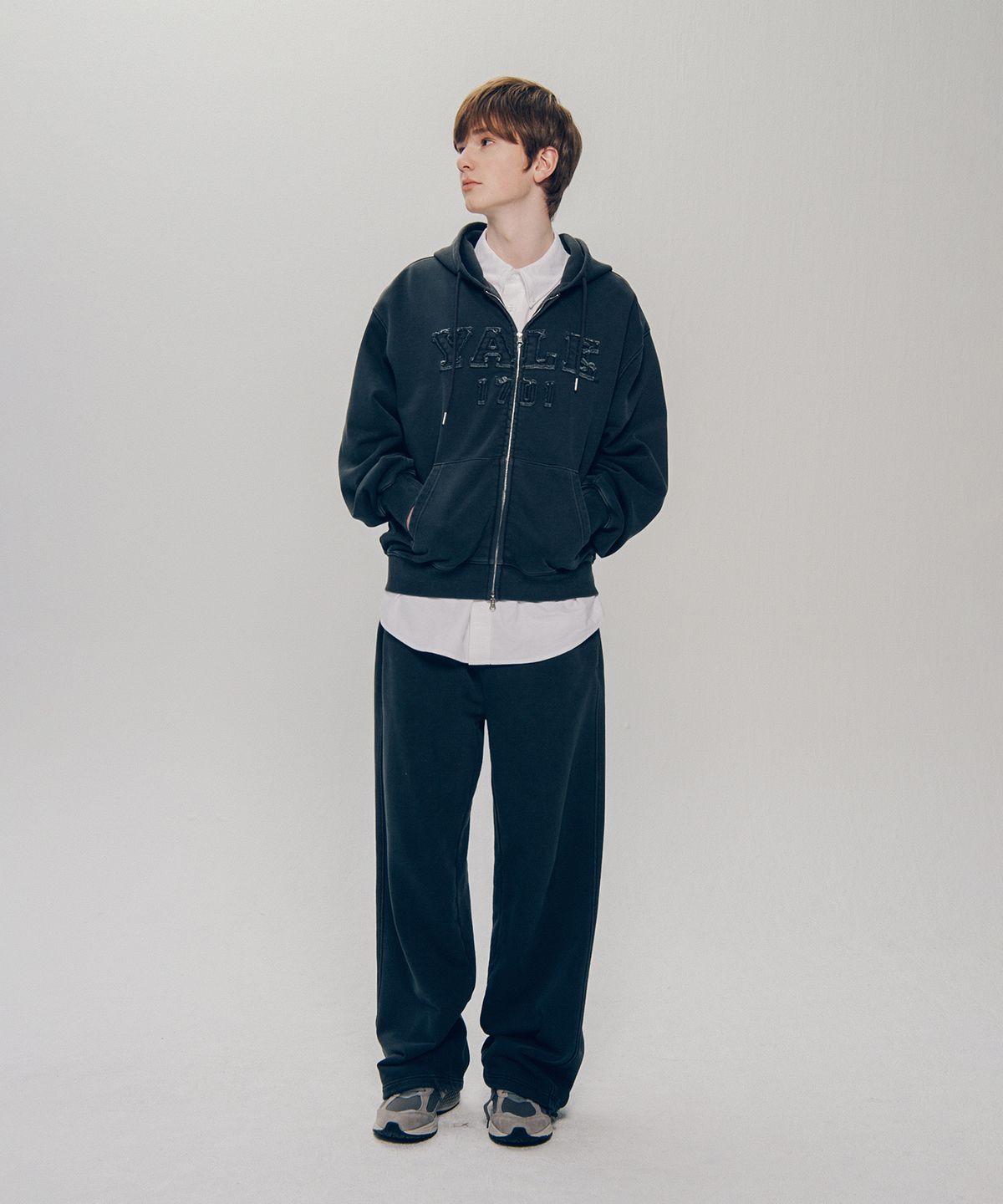 예일(YALE) 피그먼트 아플리케 후드집업_차콜