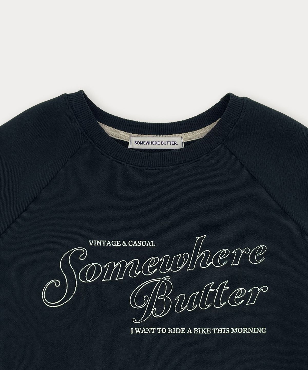썸웨어버터(SOMEWHEREBUTTER) Crack Logo Half Sweatshirt - Navy