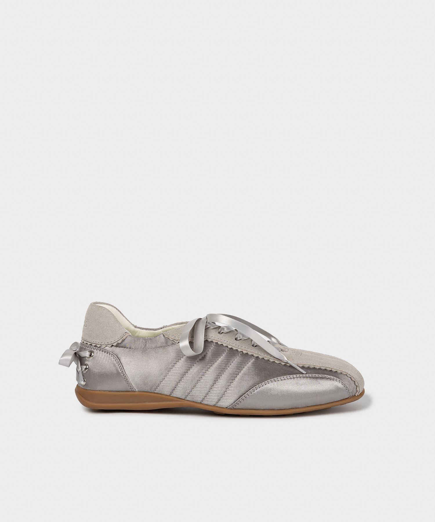 【KHIHO】PLIE BACK RIBBON SNEAKERS【韓国人気・未入荷】 MUSINSA | KHIHO Plie back ribbon sneakers 3 colors