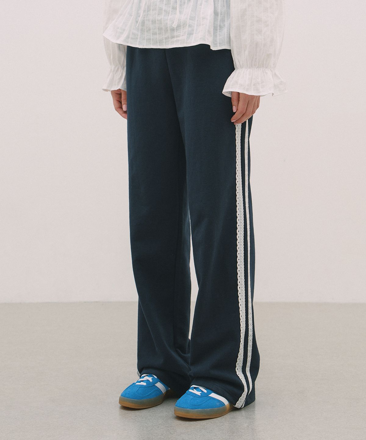 로브로브(LOVLOV) ATELIER LACE TRACK PANTS
