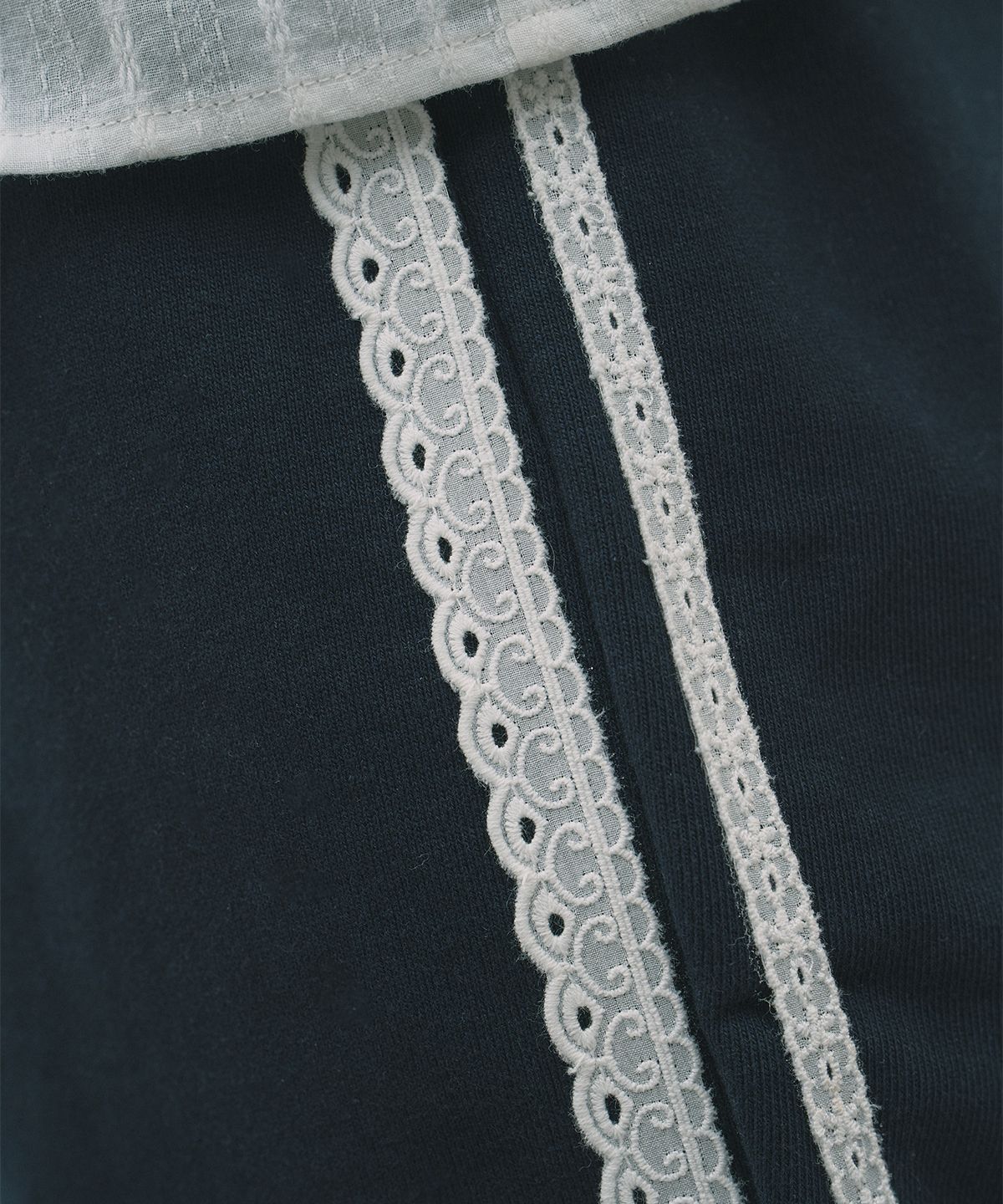 로브로브(LOVLOV) ATELIER LACE TRACK PANTS
