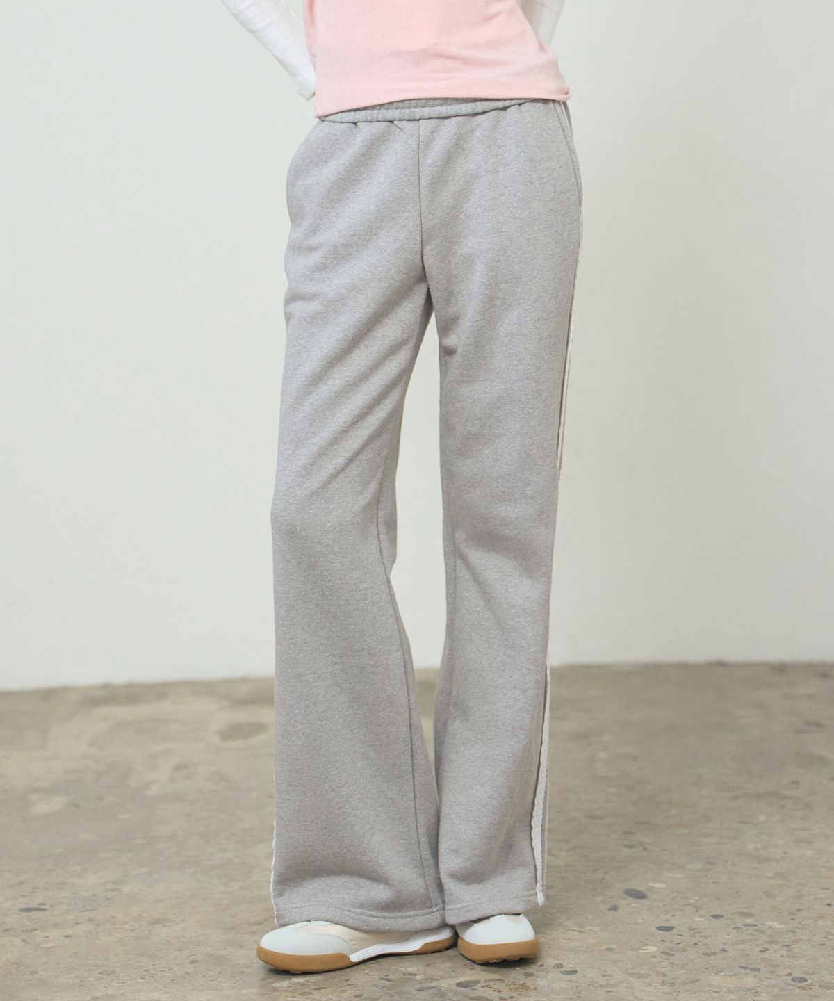 로브로브(LOVLOV) ATELIER LACE TRACK PANTS