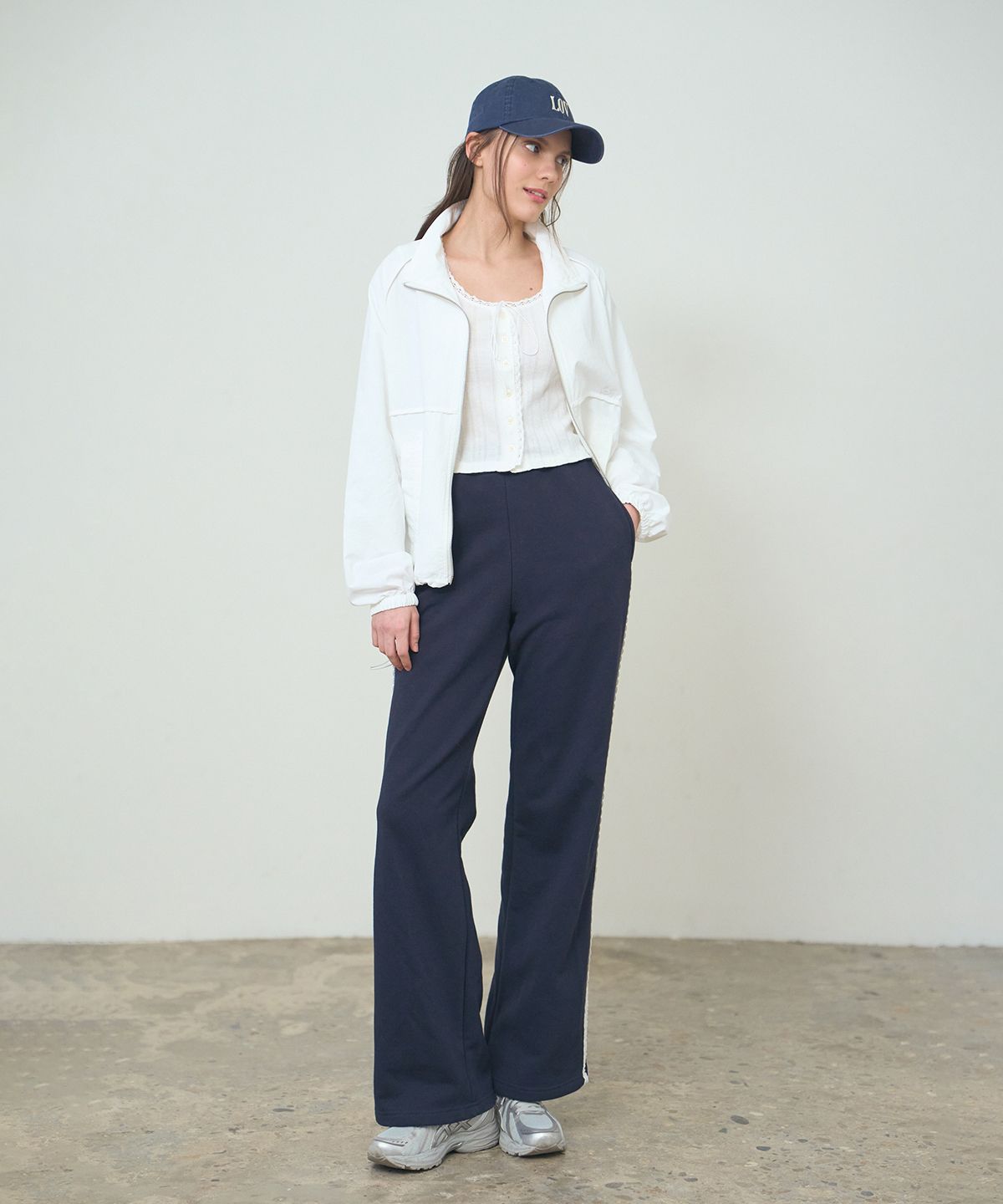 로브로브(LOVLOV) ATELIER LACE TRACK PANTS