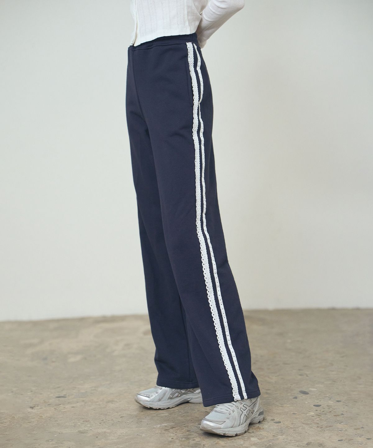 로브로브(LOVLOV) ATELIER LACE TRACK PANTS