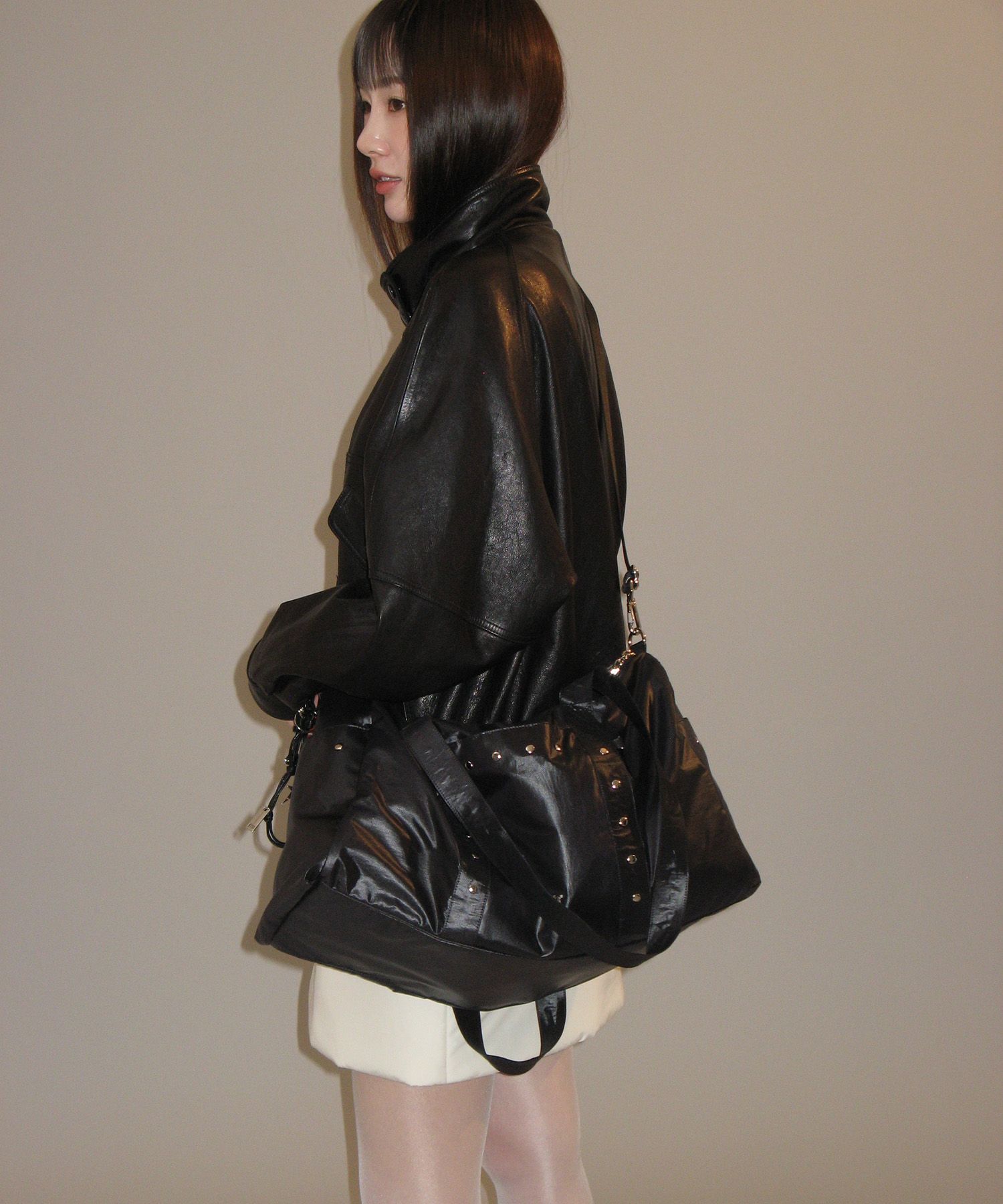韓国人気ブランド☆stud duffle bag/全3色/YEOMIM MUSINSA公式 | YEOMIM stud duffle bag (cool grey)