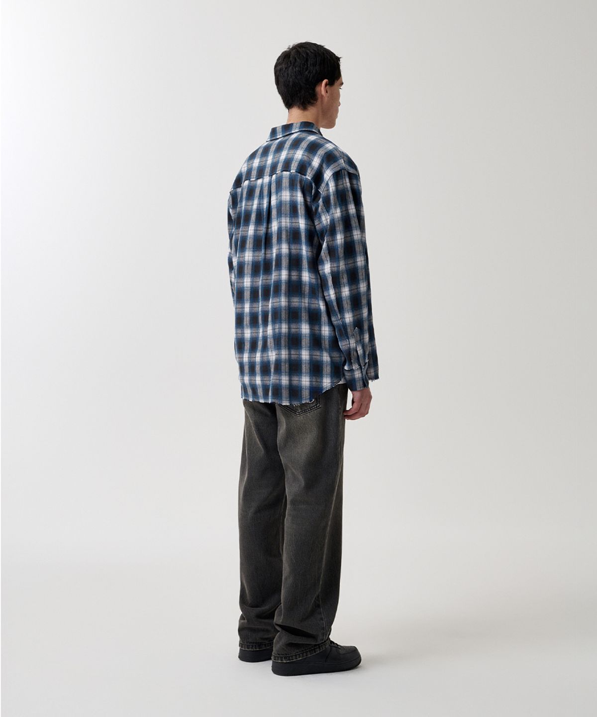 마하그리드(MAHAGRID) RAW CUT OMBRE SHIRT NAVY(MG2FSMW321A)