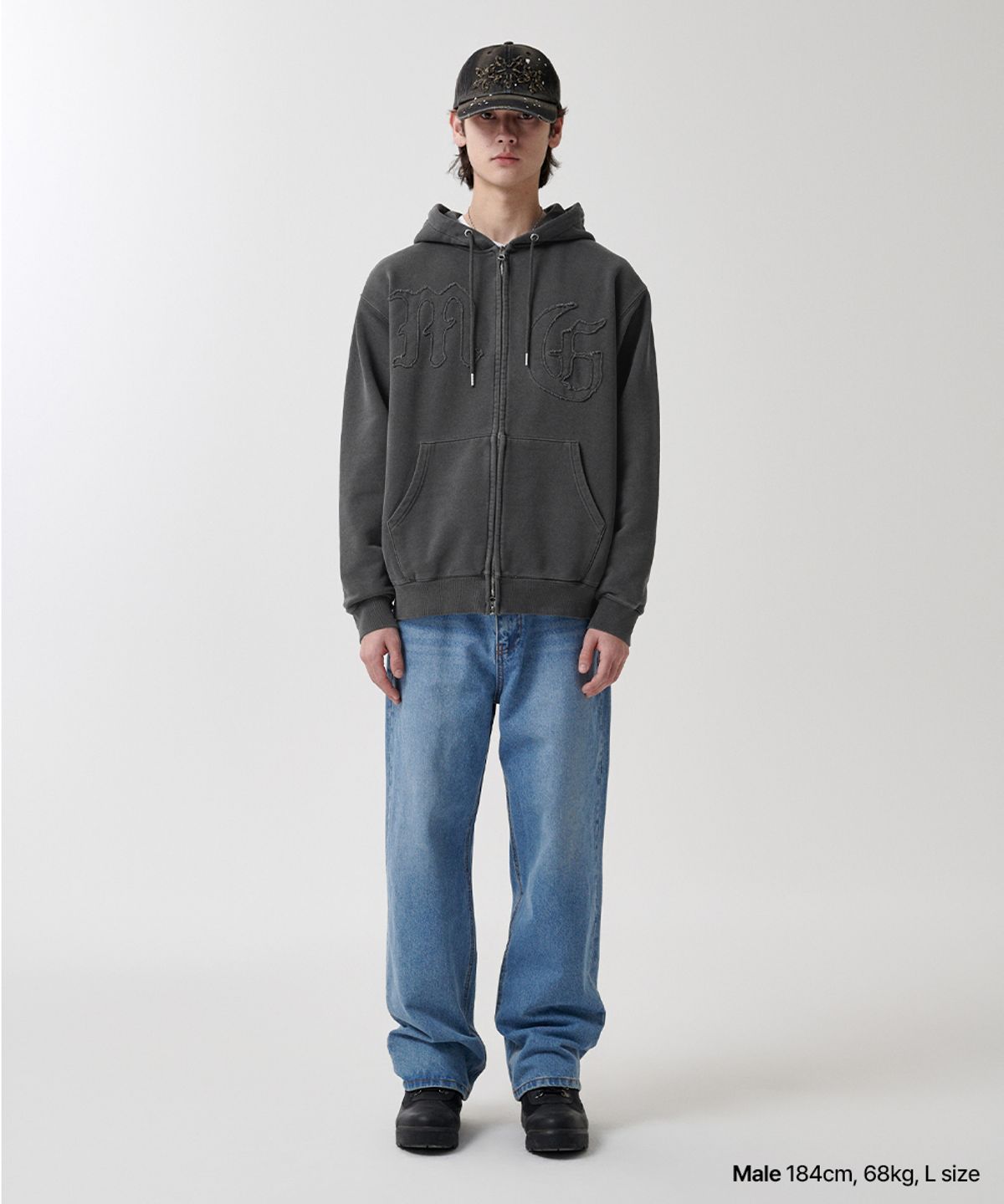 마하그리드(MAHAGRID) BIG GOTHIC CUT OFF PIGMENT ZIP-UP HOODIE CHARCOAL(MG2FSMM491A)