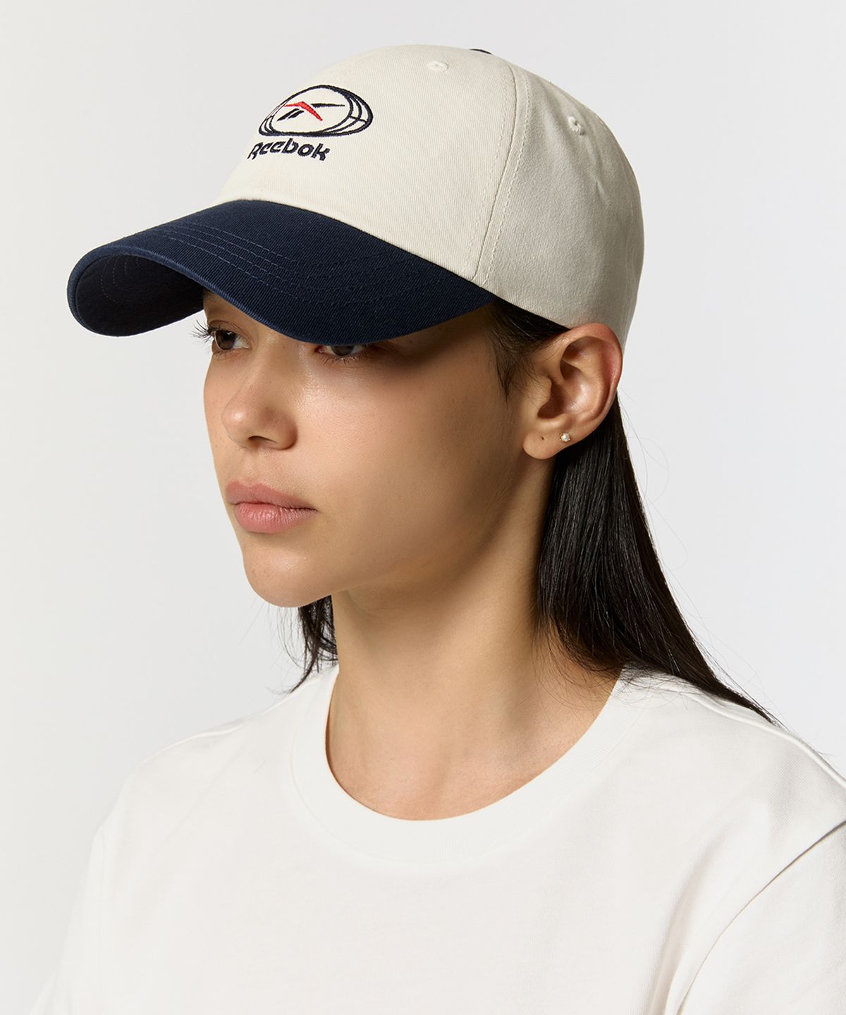 리복(REEBOK) 써클 로고 볼캡 - 오프 화이트