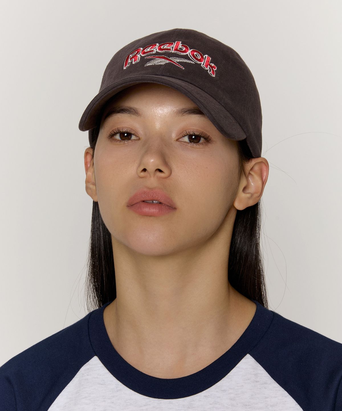 리복(REEBOK) 아치 로고 볼캡 - 차콜