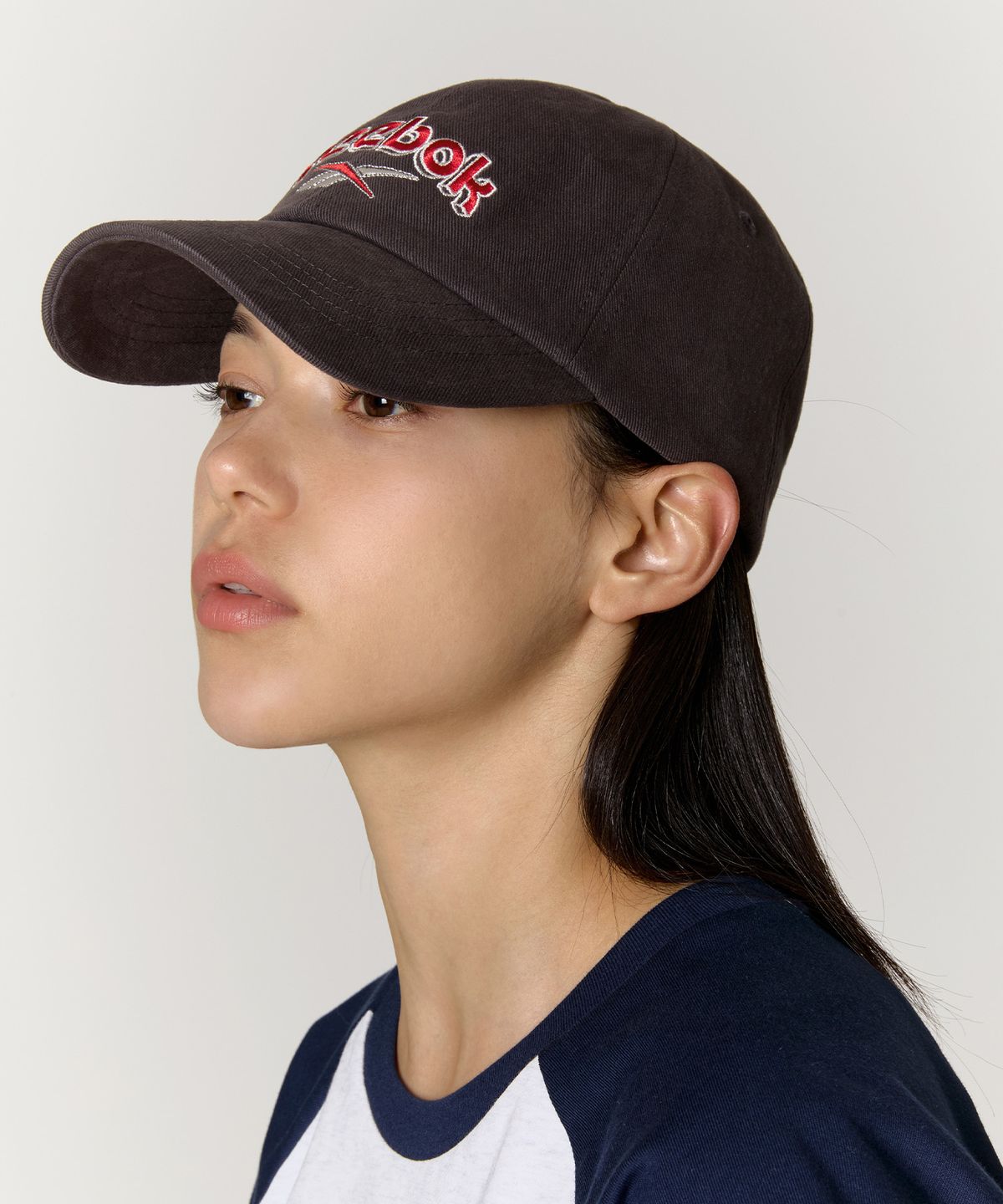 리복(REEBOK) 아치 로고 볼캡 - 차콜