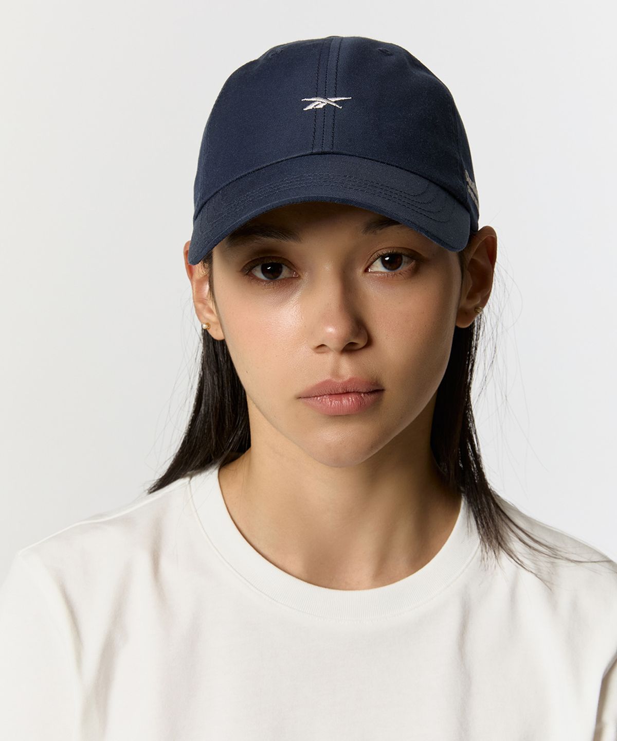 리복(REEBOK) 싱글 벡터 로고 볼캡 - 네이비