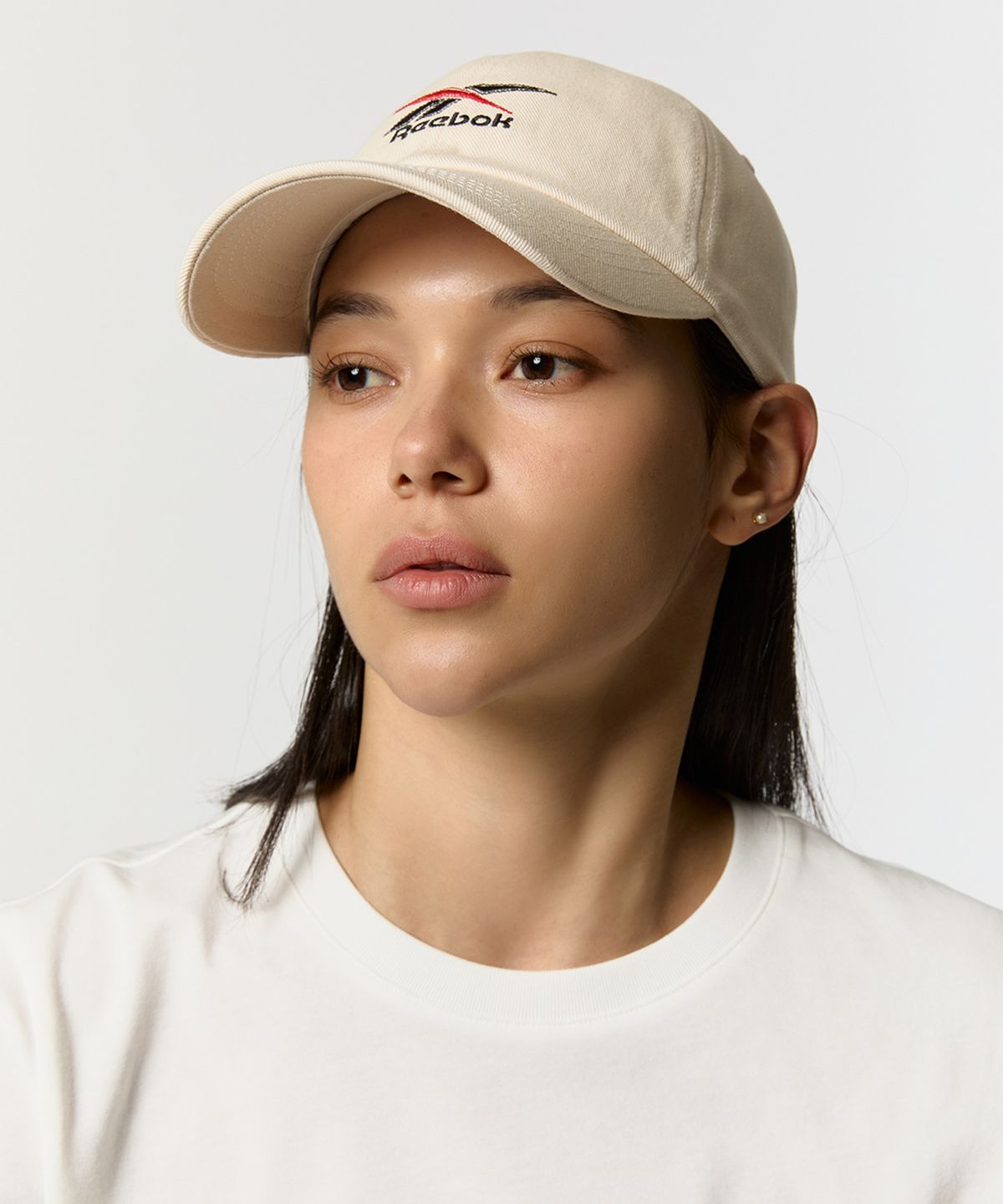 리복(REEBOK) 벡터 로고 볼캡 - 오프 화이트