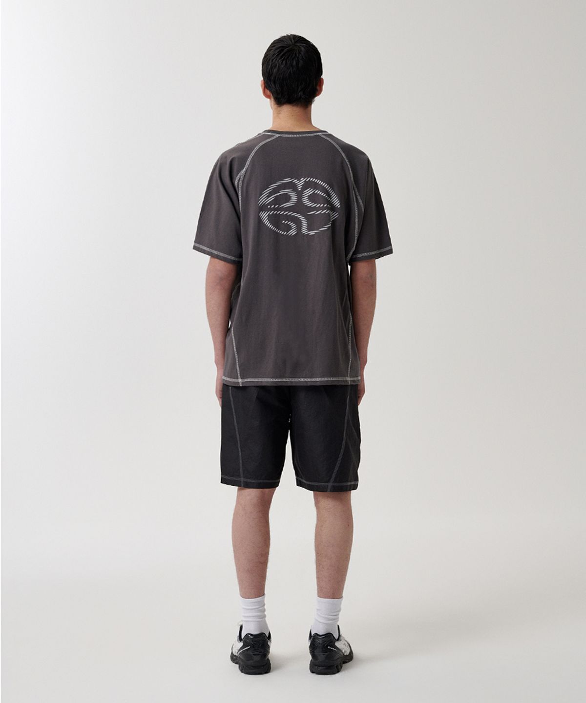 마하그리드(MAHAGRID) CURVED STITCH TEE CHARCOAL(MG2FMMT503A)