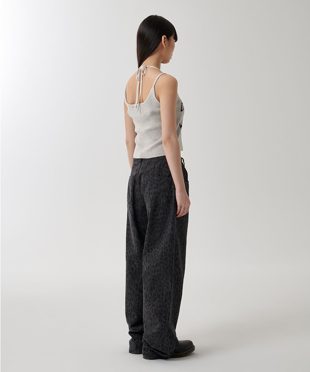 마하그리드(MAHAGRID) LETTERING SLEEVELESS KNIT BEIGE(MG2FMFK613A)