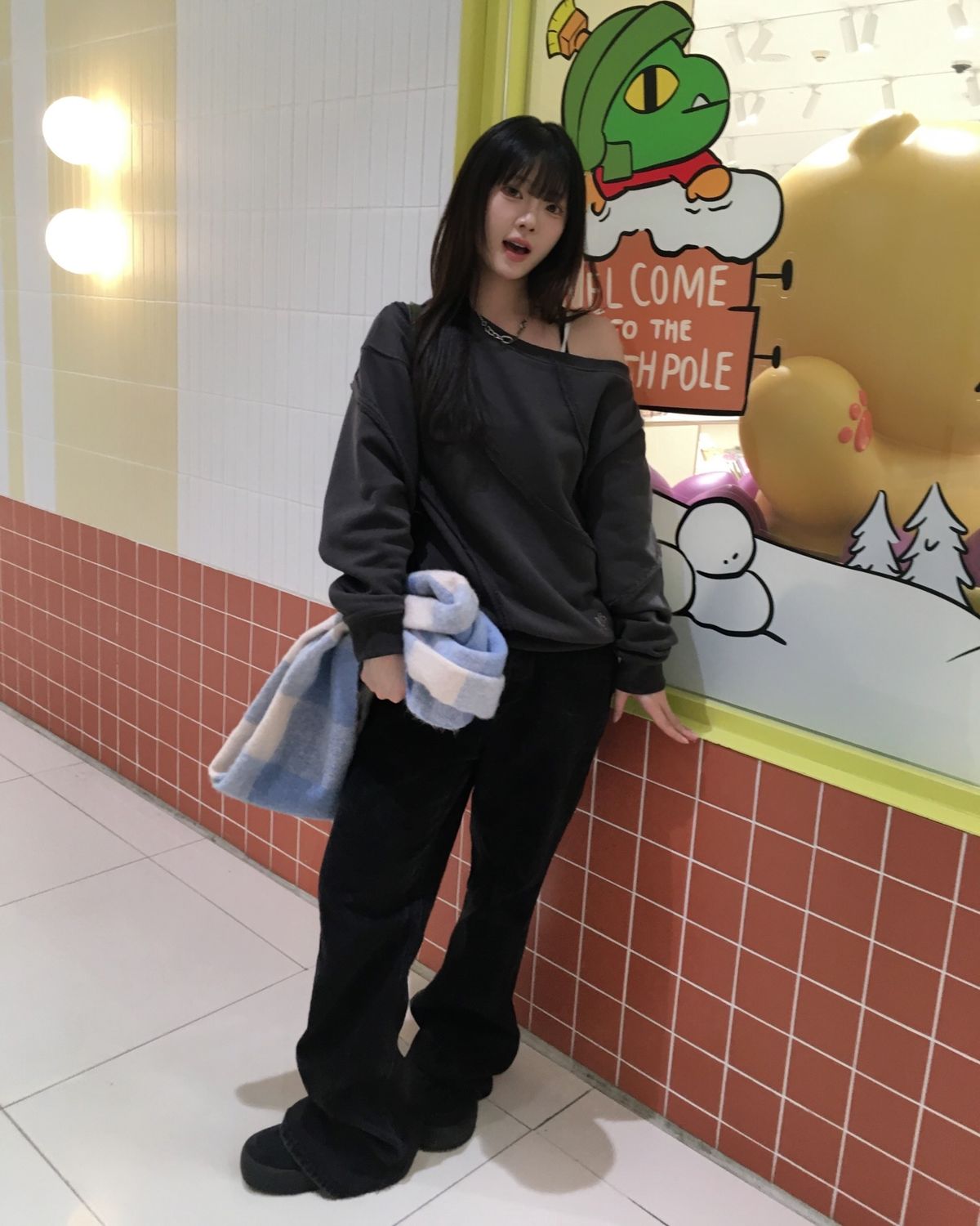 마하그리드(MAHAGRID) CUT OFF ONE SHOULDER SWEATSHIRT CHARCOAL(MG2FSFM452A)