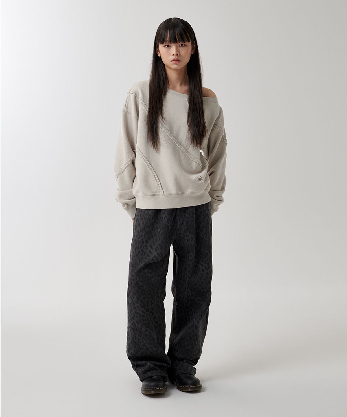 마하그리드(MAHAGRID) CUT OFF ONE SHOULDER SWEATSHIRT BEIGE(MG2FSFM452A)