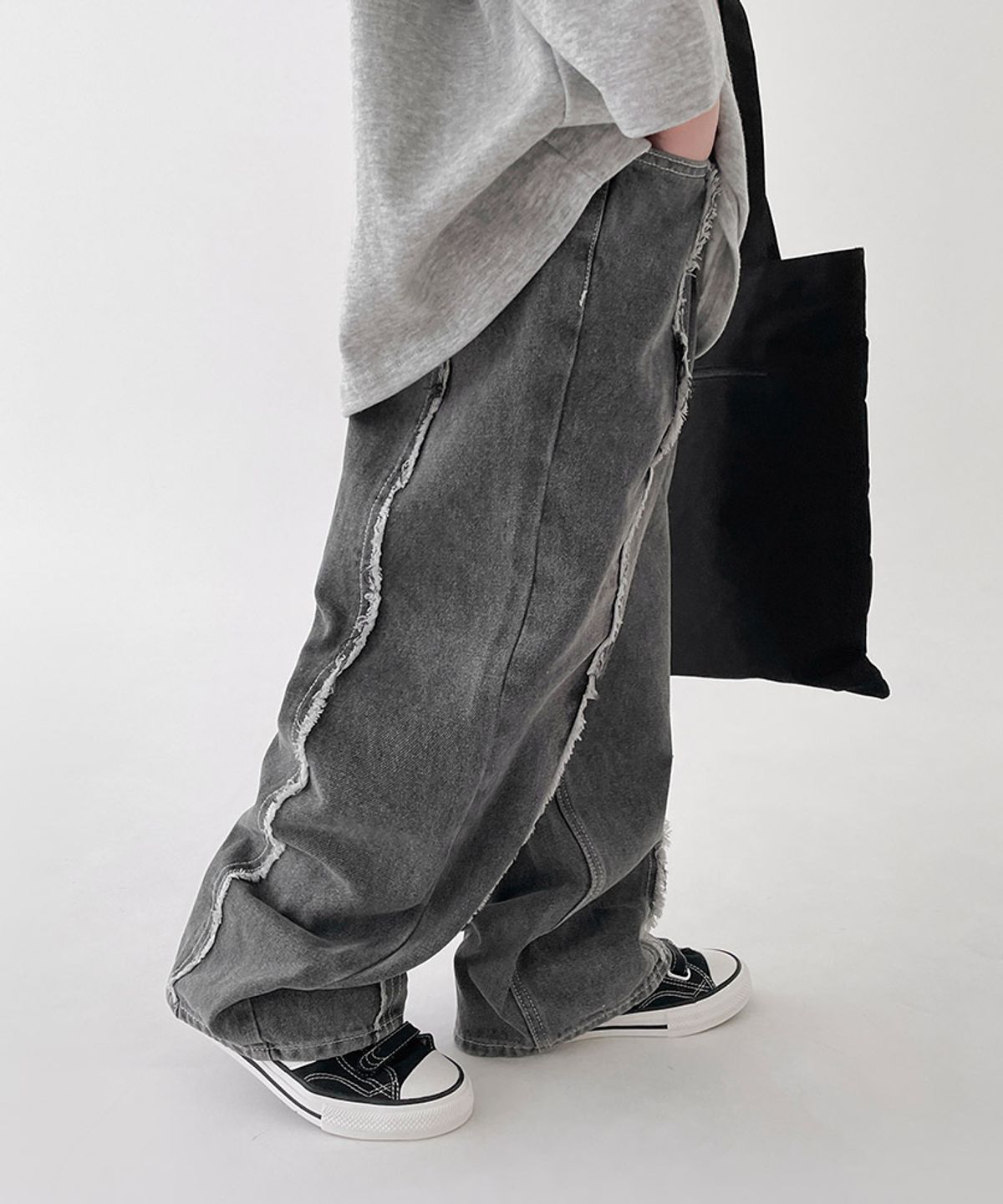 베리클로젯(BERRYCLOSET) 레코드 절개 데님 팬츠
