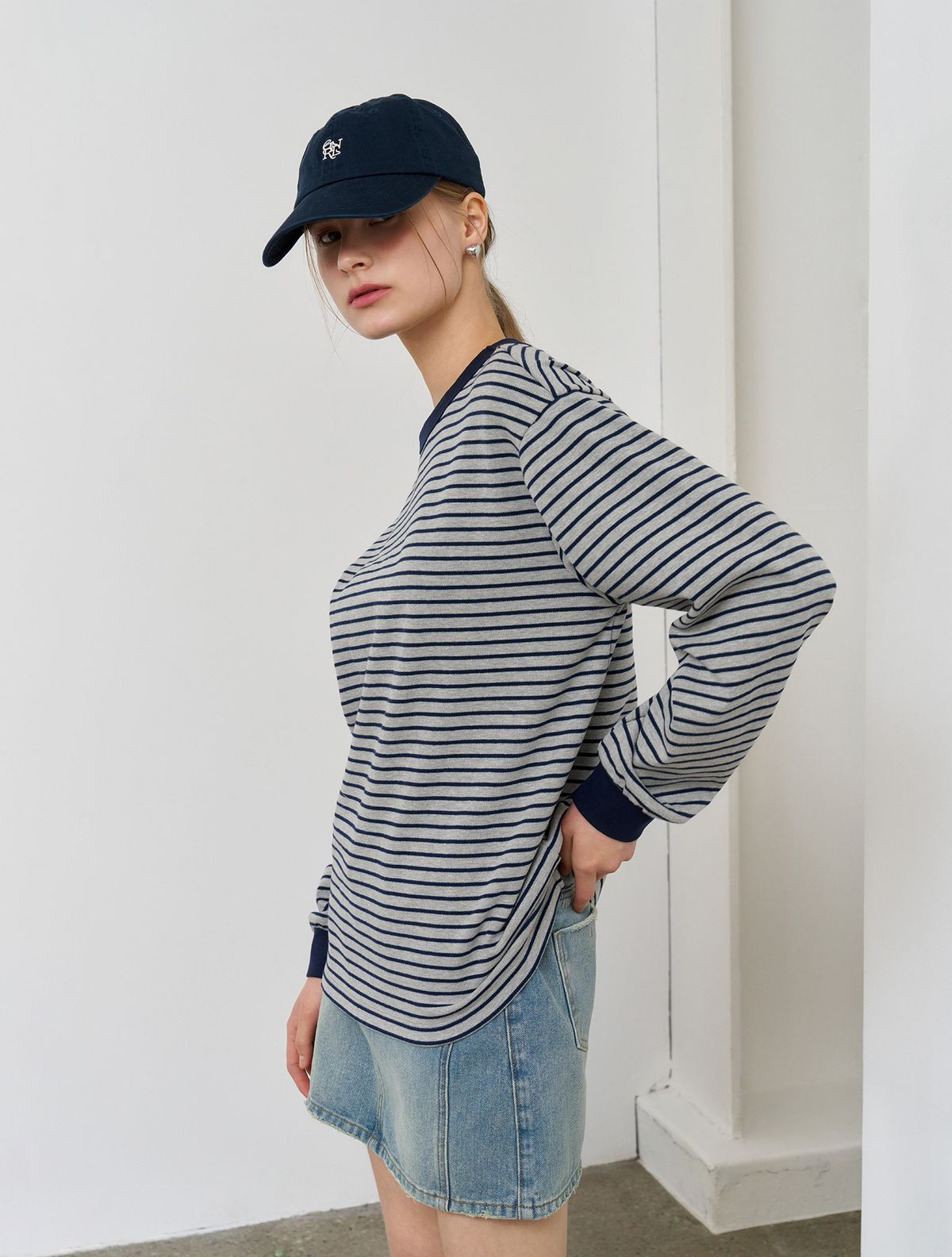 제너럴아이디어(GENERALIDEA) UNISEX 베이직 스트라이프 롱 슬리브 티 [MELANGE GREY] / SBE1U01005