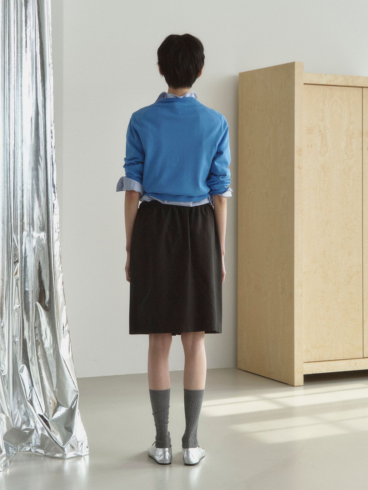 리플레인(REPLAIN) BUTTON FRONT MIDI SKIRT_BLACK