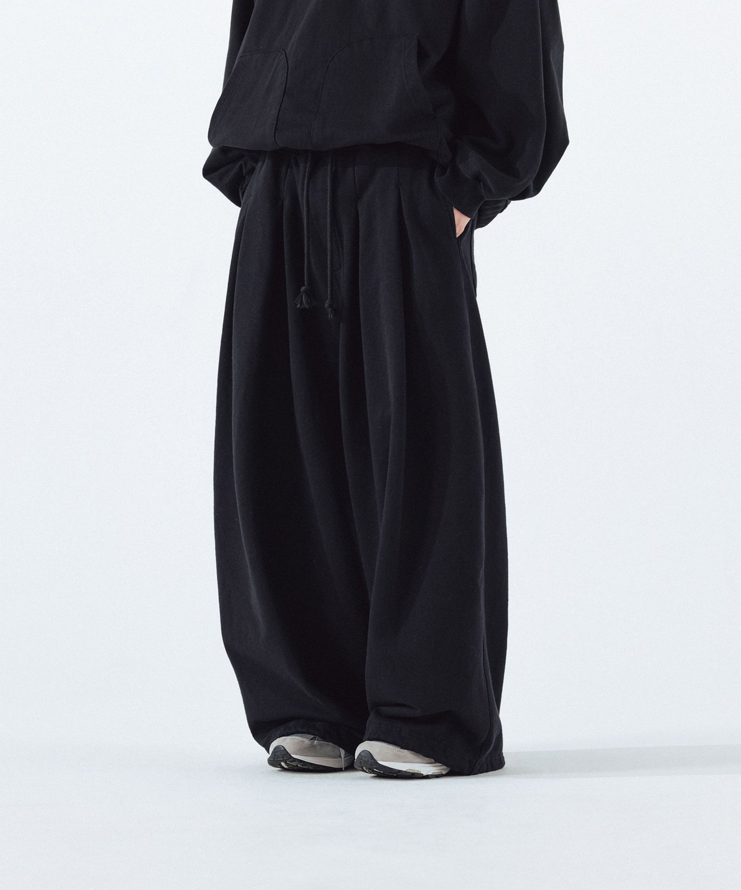 【ANGLAN】25SS★ [AG] Valley Tuck Sweat Half Set-up AG] Valley Tuck Sweat Balloon Set up - Black - ANGLAN