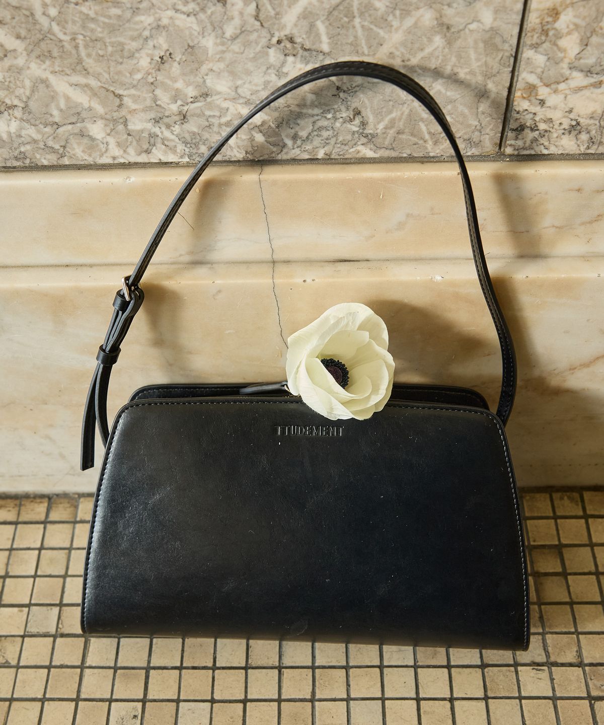 튜드먼트(TTUDEMENT) GLOSSY MINI TOTE BLACK