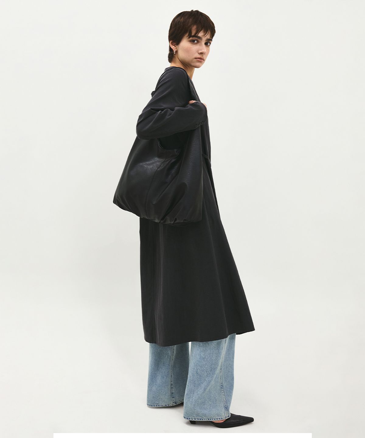 러프사이드 화이트라벨(ROUGH SIDE WHITE LABEL) Clam Bag Black