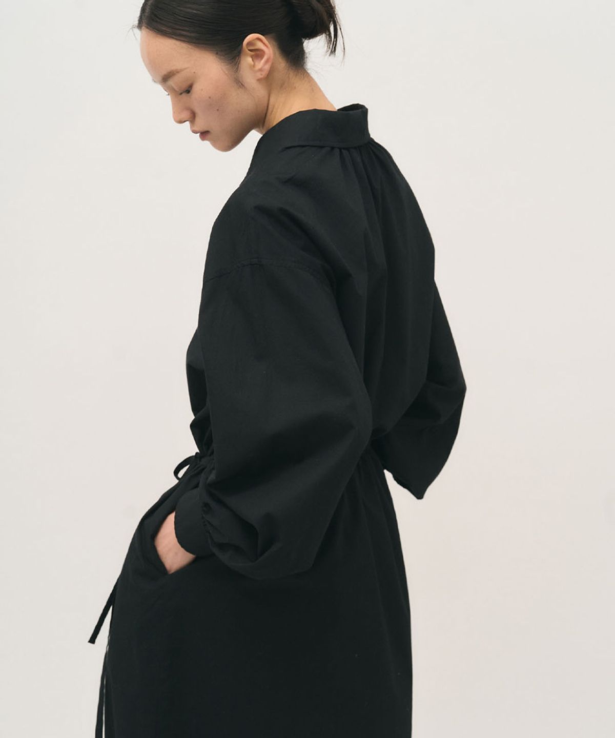 러프사이드 화이트라벨(ROUGH SIDE WHITE LABEL) Natural Shirt Dress Crow