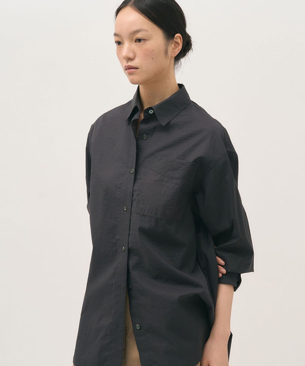 러프사이드 화이트라벨(ROUGH SIDE WHITE LABEL) Natural Washed Shirt Ash Black