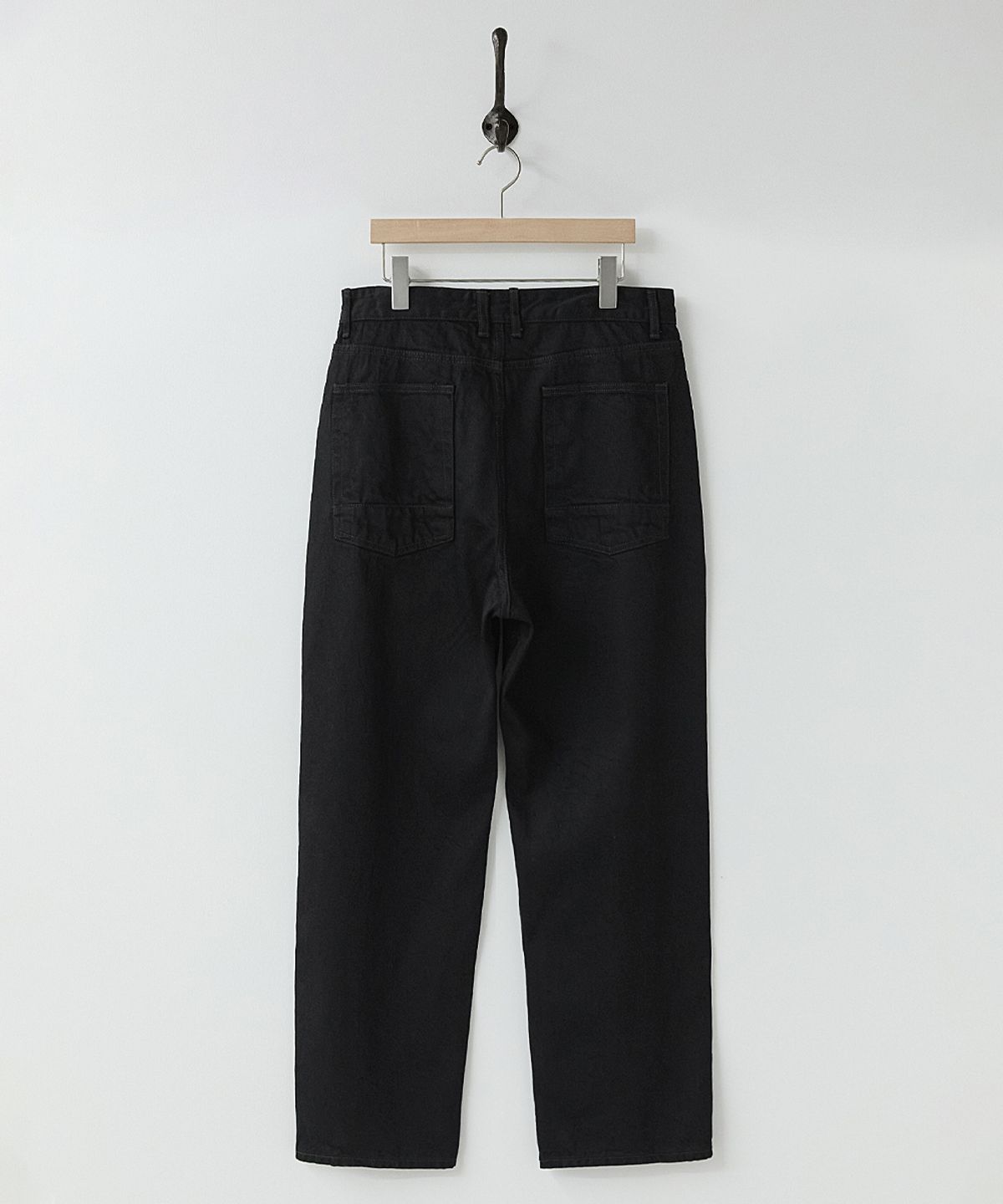 러프사이드(ROUGHSIDE) Drape Denim Pants  Black/Black