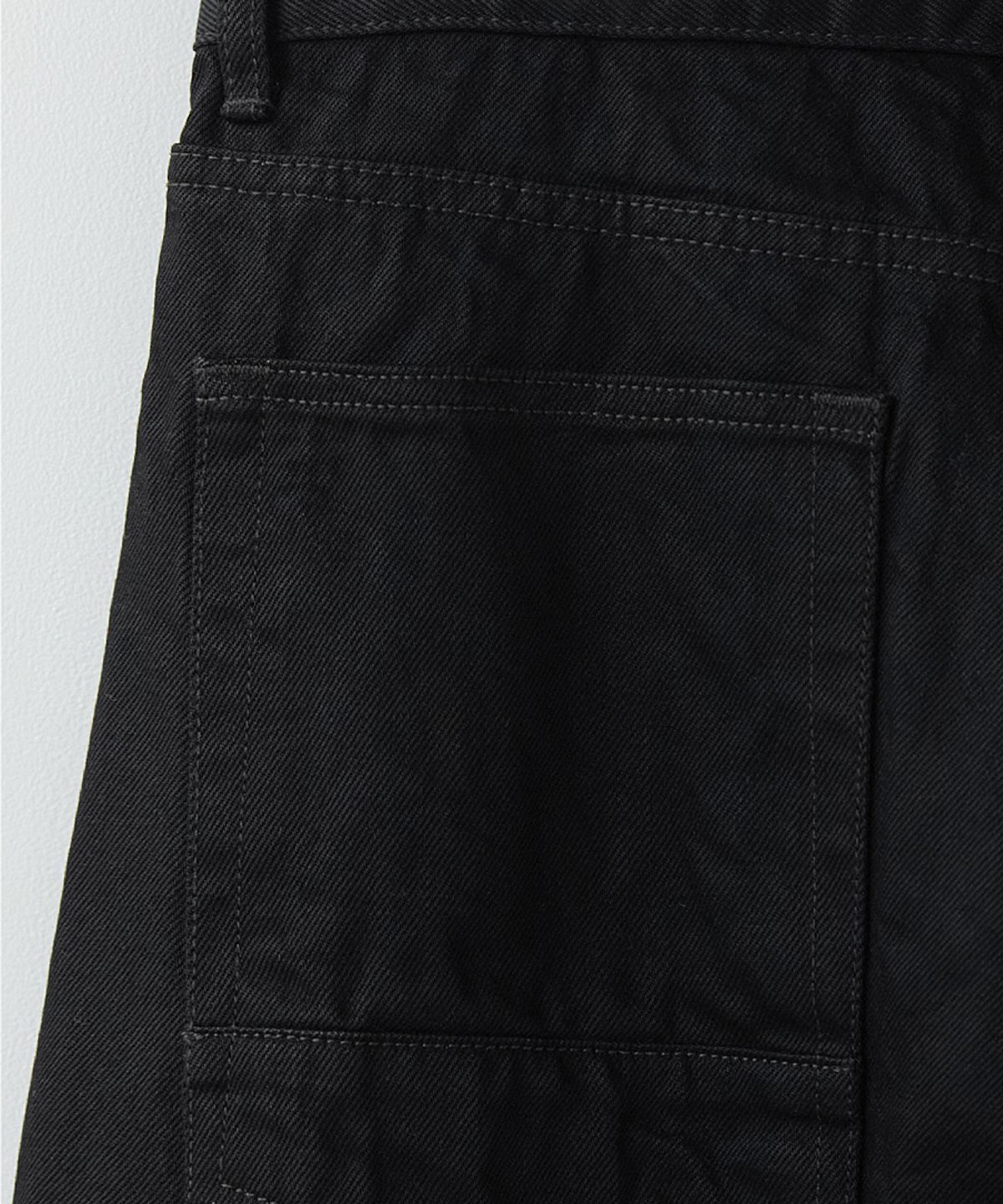 러프사이드(ROUGHSIDE) Drape Denim Pants  Black/Black