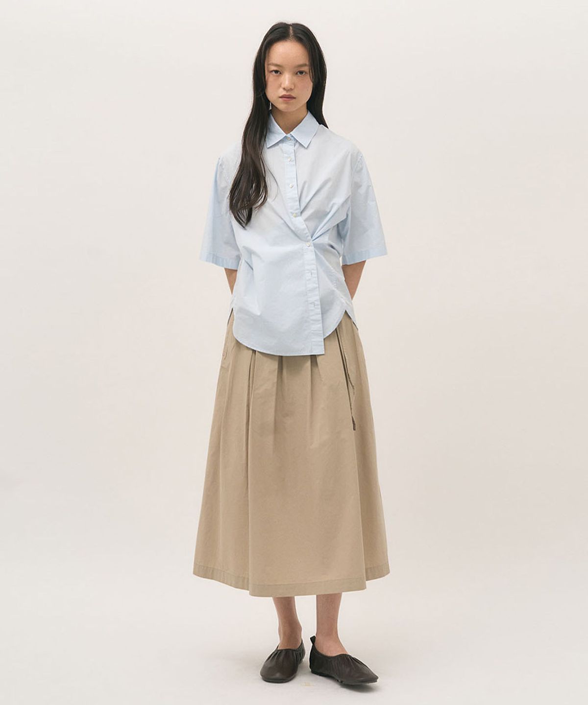 러프사이드 화이트라벨(ROUGH SIDE WHITE LABEL) Serene Pleated Skirt Sand