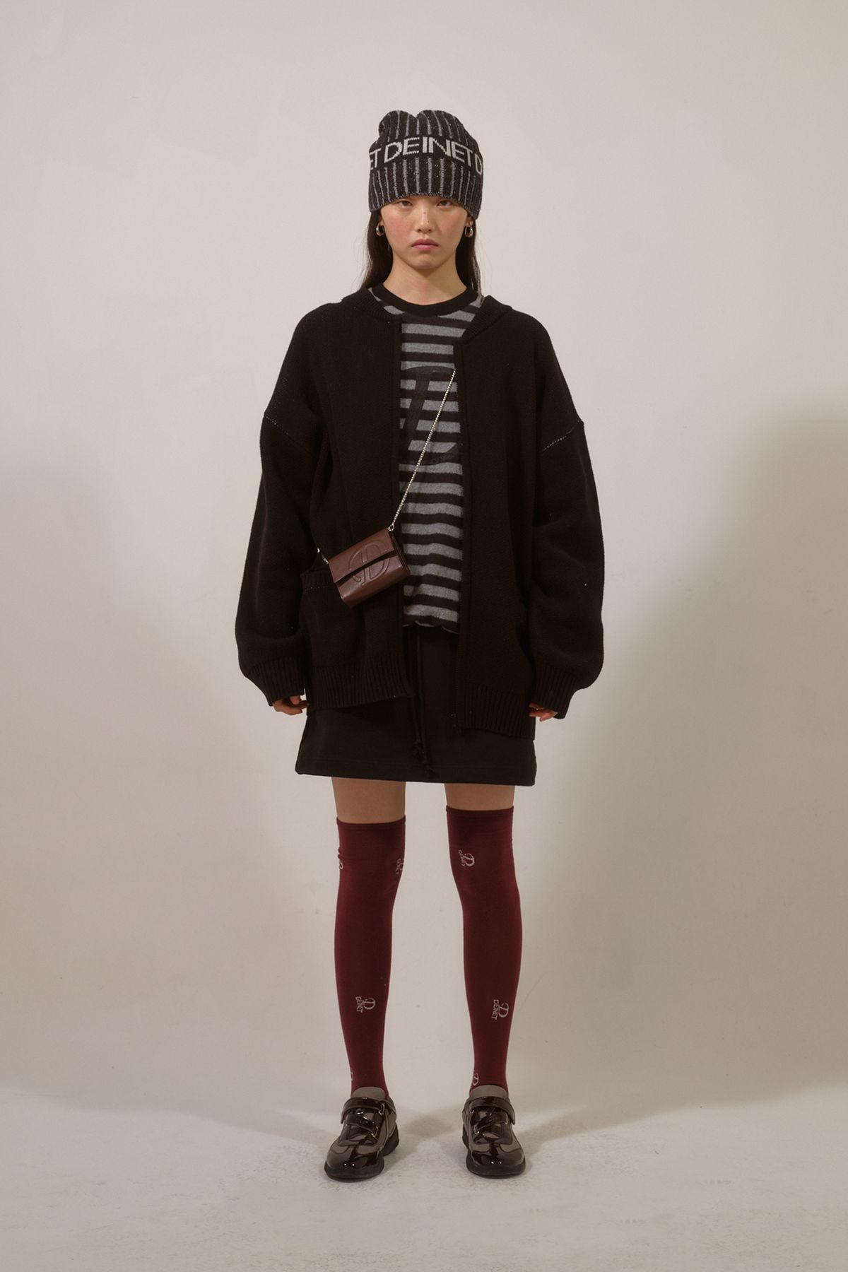 다이닛(DEINET) D JACQUARD LONG KNIT ZIP-UP IN BLACK