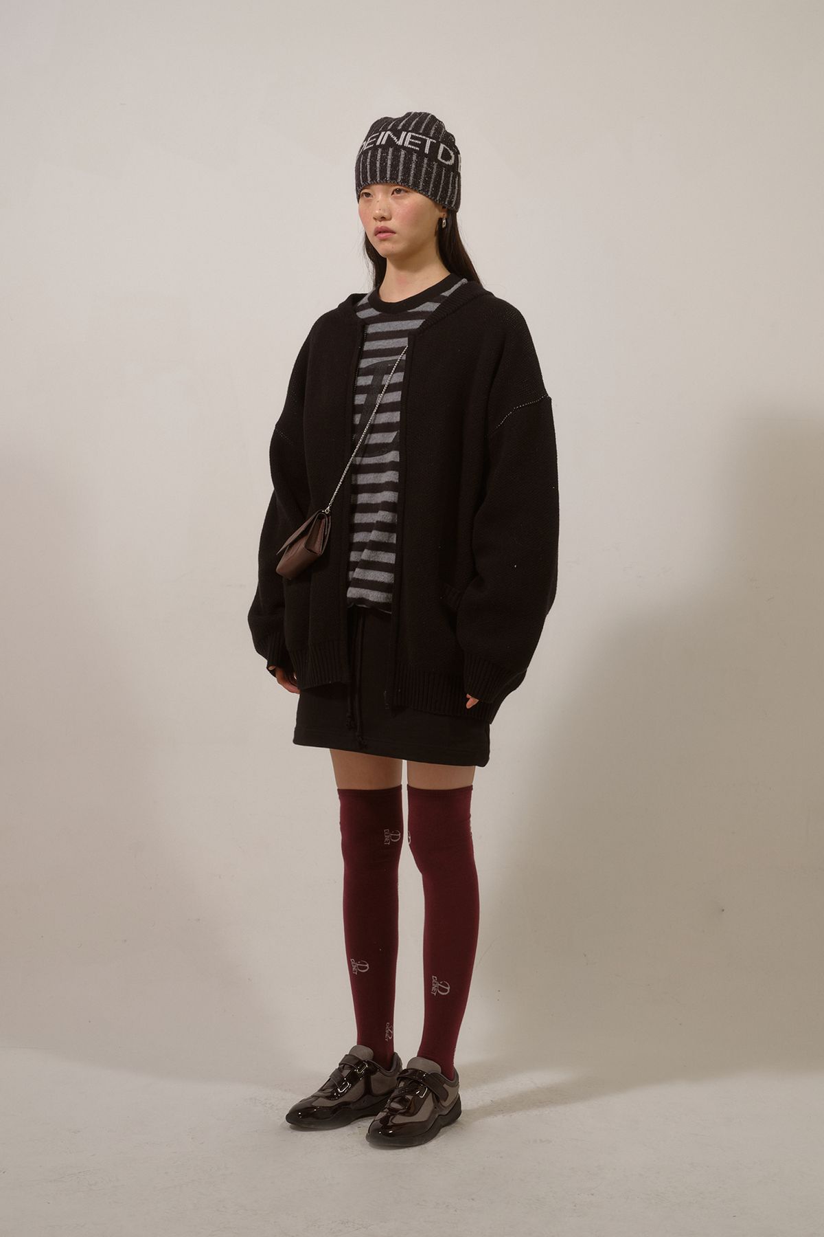 다이닛(DEINET) D JACQUARD LONG KNIT ZIP-UP IN BLACK
