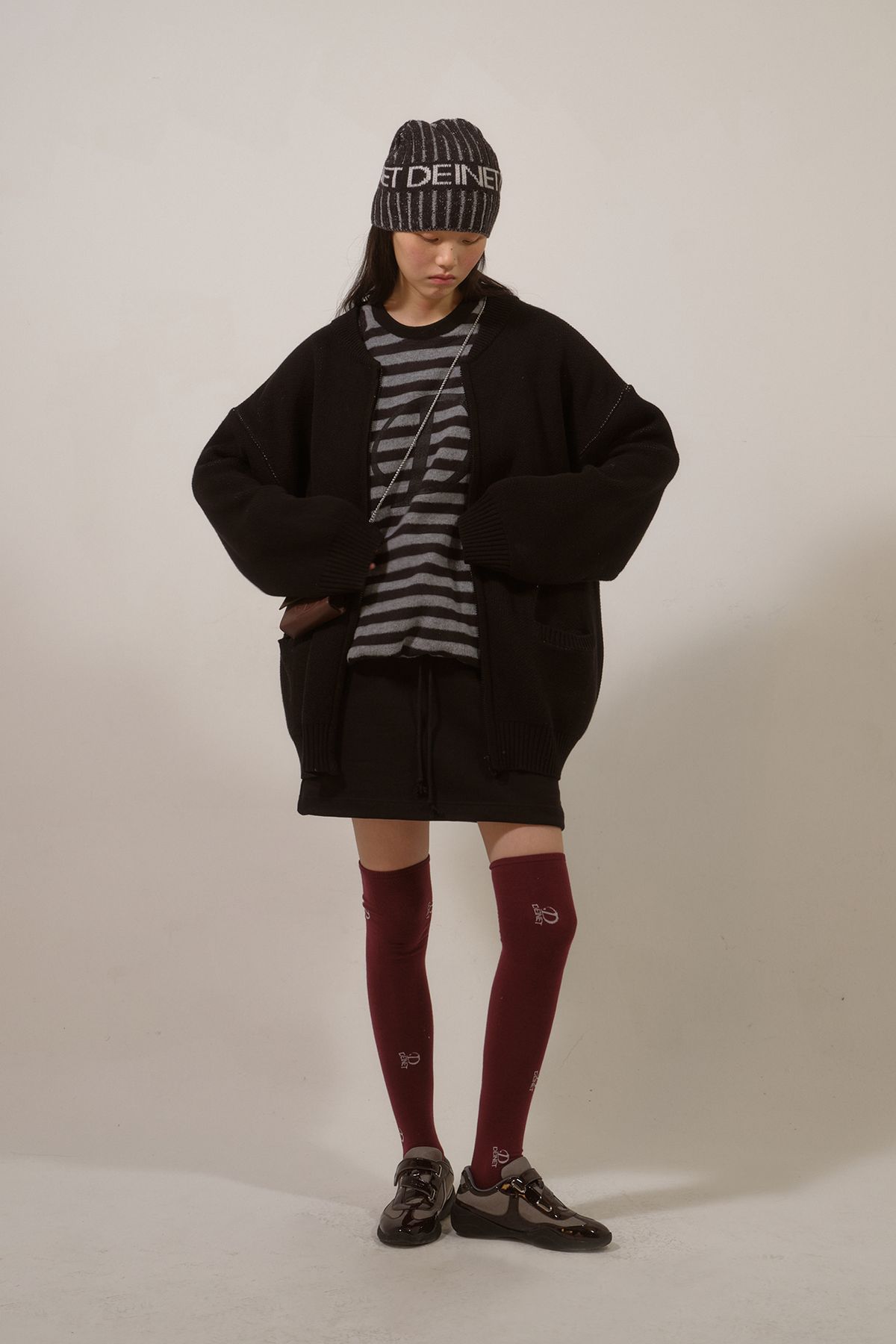 다이닛(DEINET) D JACQUARD LONG KNIT ZIP-UP IN BLACK