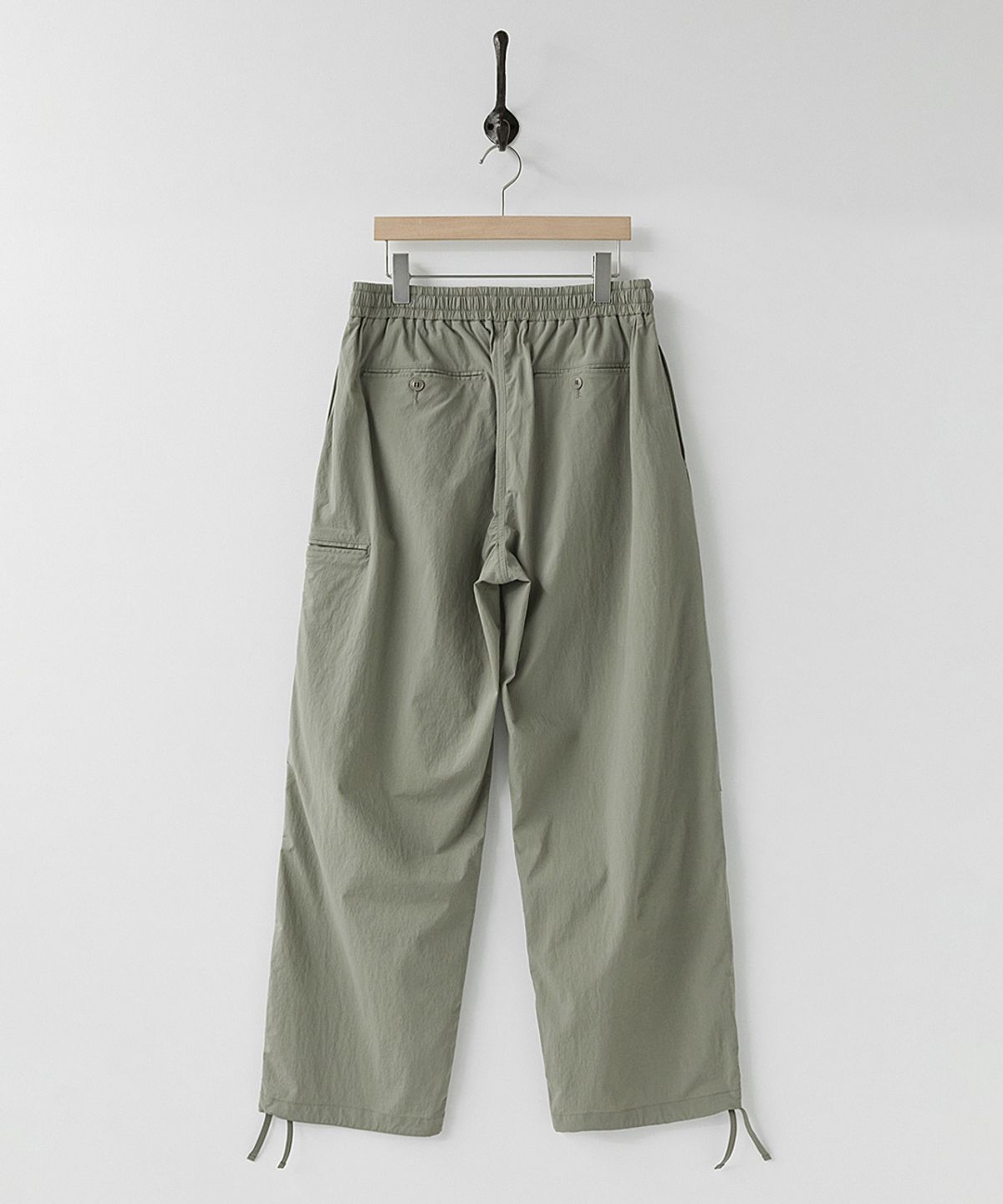 러프사이드(ROUGHSIDE) Easy Para Pants Sage