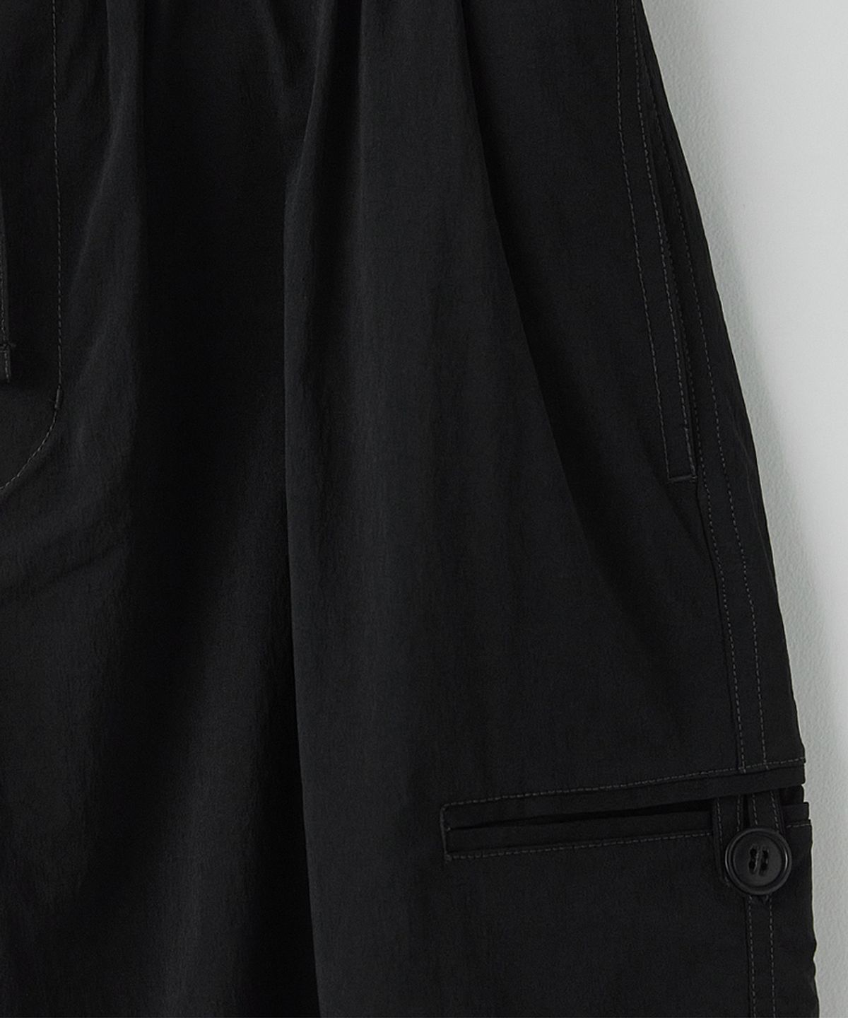 러프사이드(ROUGHSIDE) Easy Para Pants Black