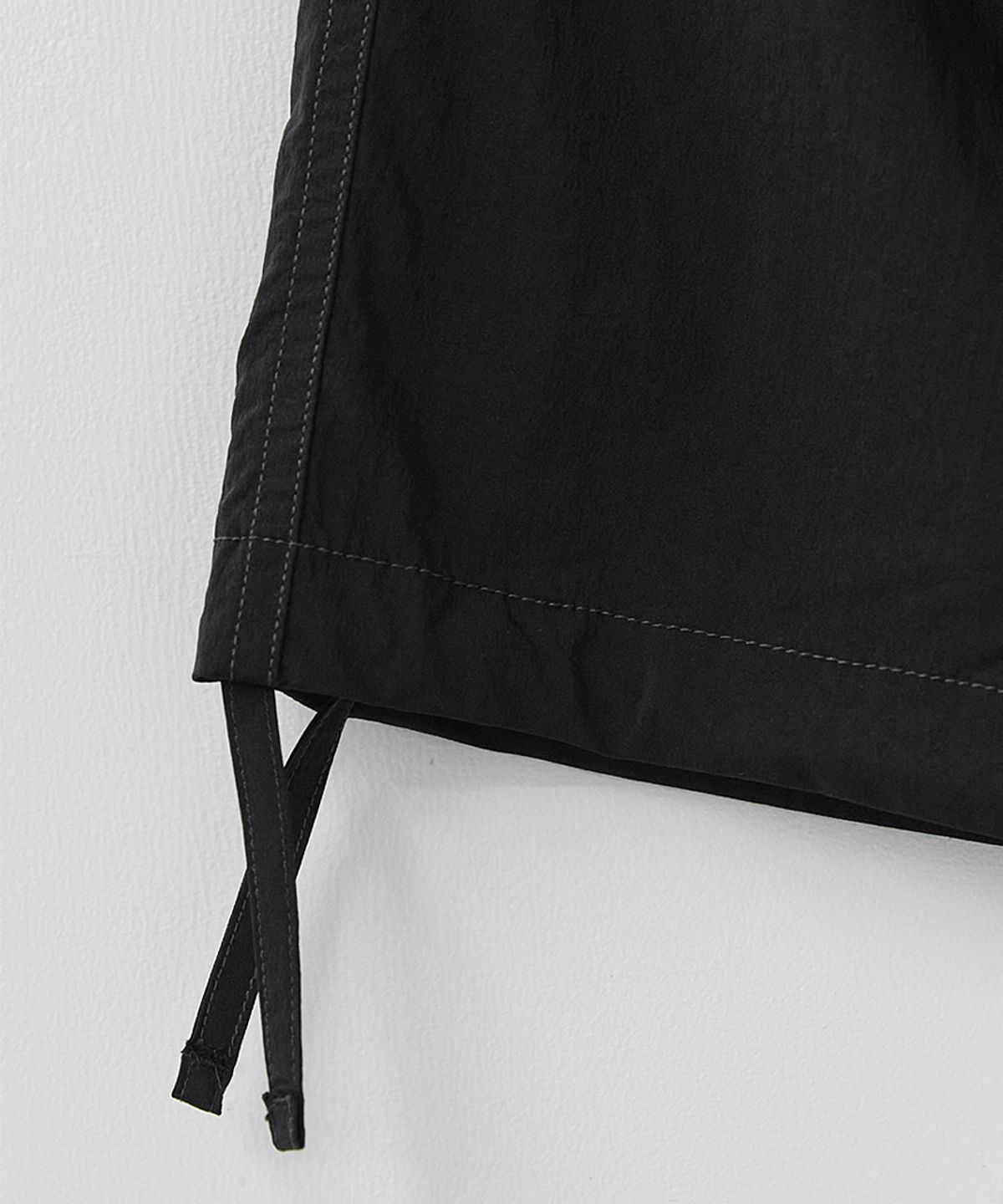 러프사이드(ROUGHSIDE) Easy Para Pants Black