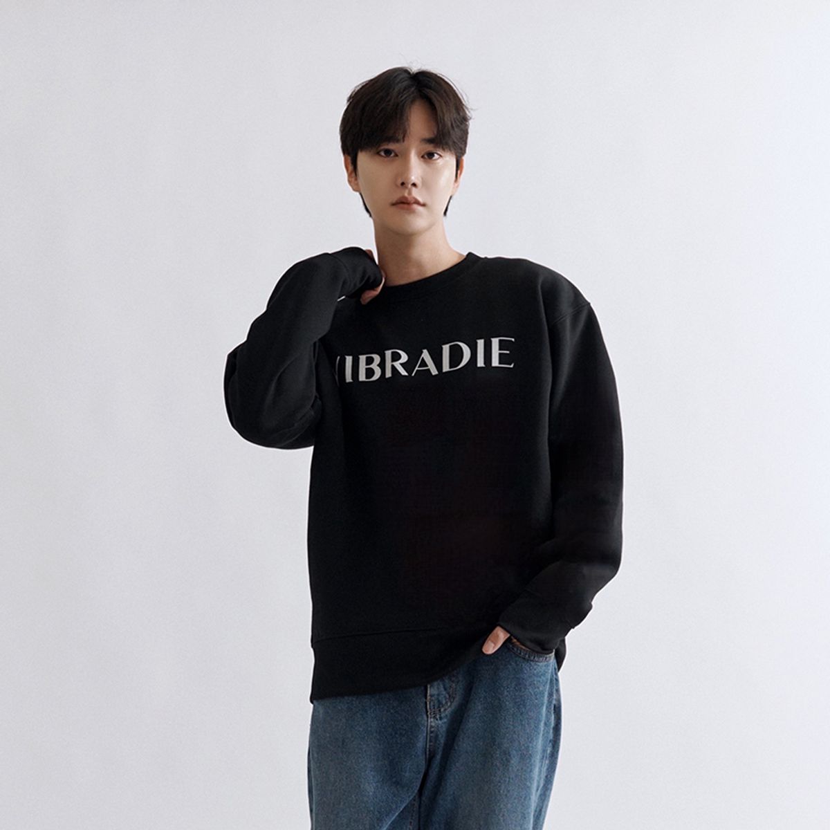 바이브라디(VIBRADIE) VB 남성 로고 블랙 맨투맨