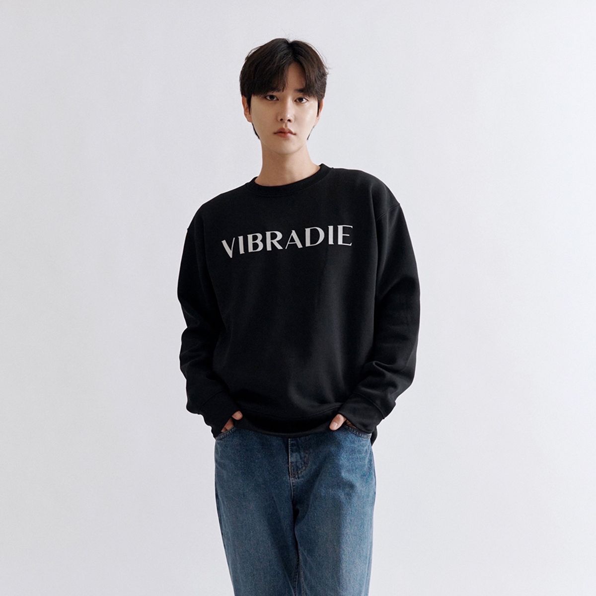 바이브라디(VIBRADIE) VB 남성 로고 블랙 맨투맨