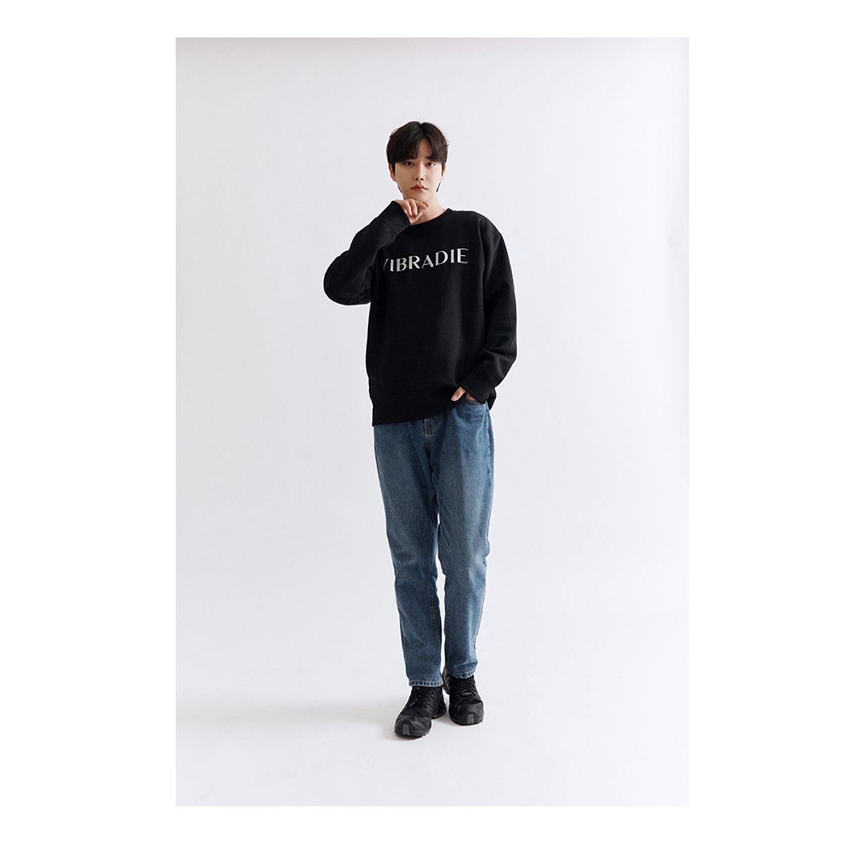 바이브라디(VIBRADIE) VB 남성 로고 블랙 맨투맨
