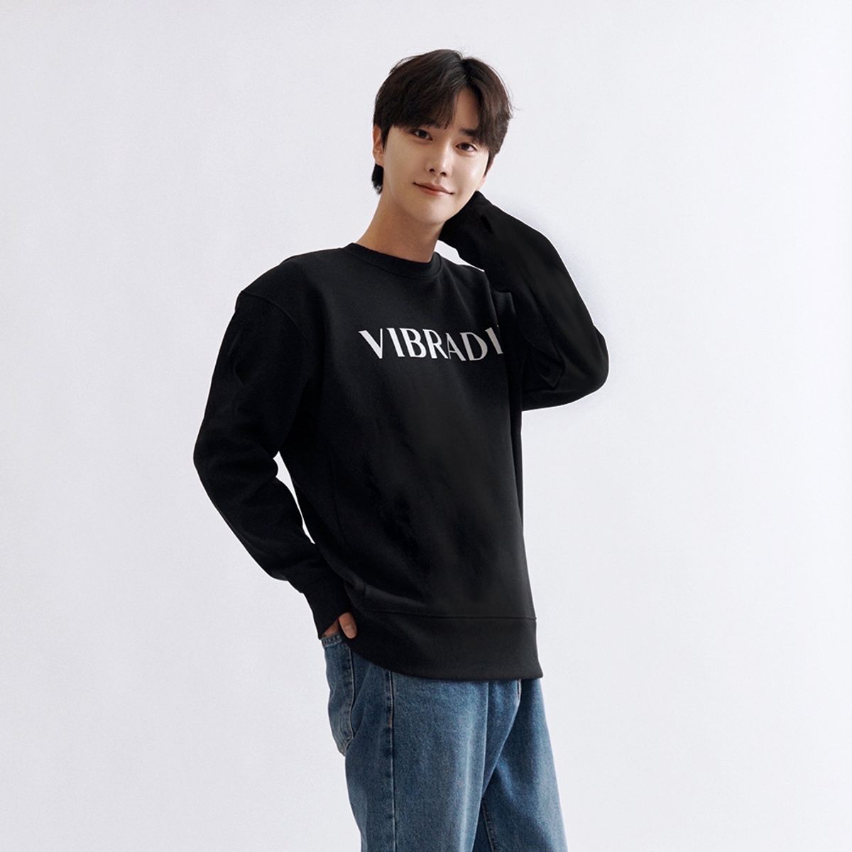 바이브라디(VIBRADIE) VB 남성 로고 블랙 맨투맨