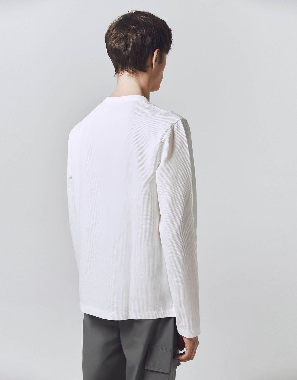 컨셉원(CONCEPTS1ONE) 텍스쳐드 헨리넥 긴팔티 10025504/025504 [2color]
