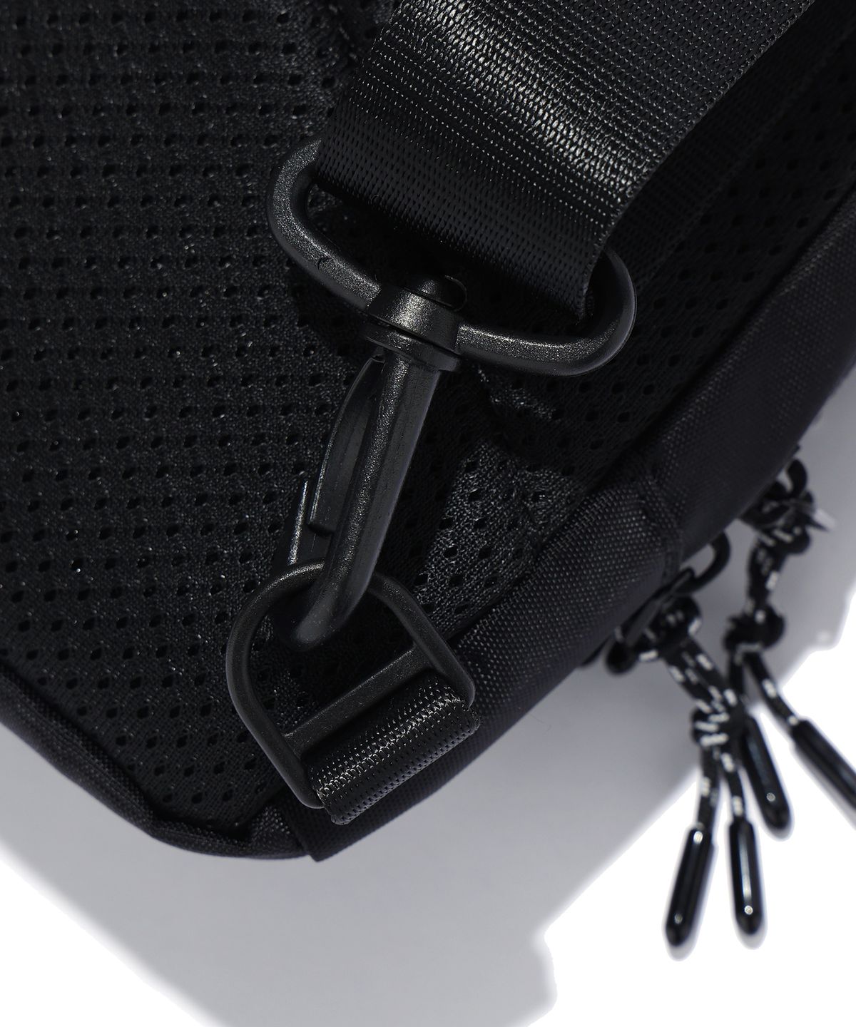 벙커버스터(BUNKERBUSTER) 포텐셜 슬링백 BLACK (MQ5BU583-076)