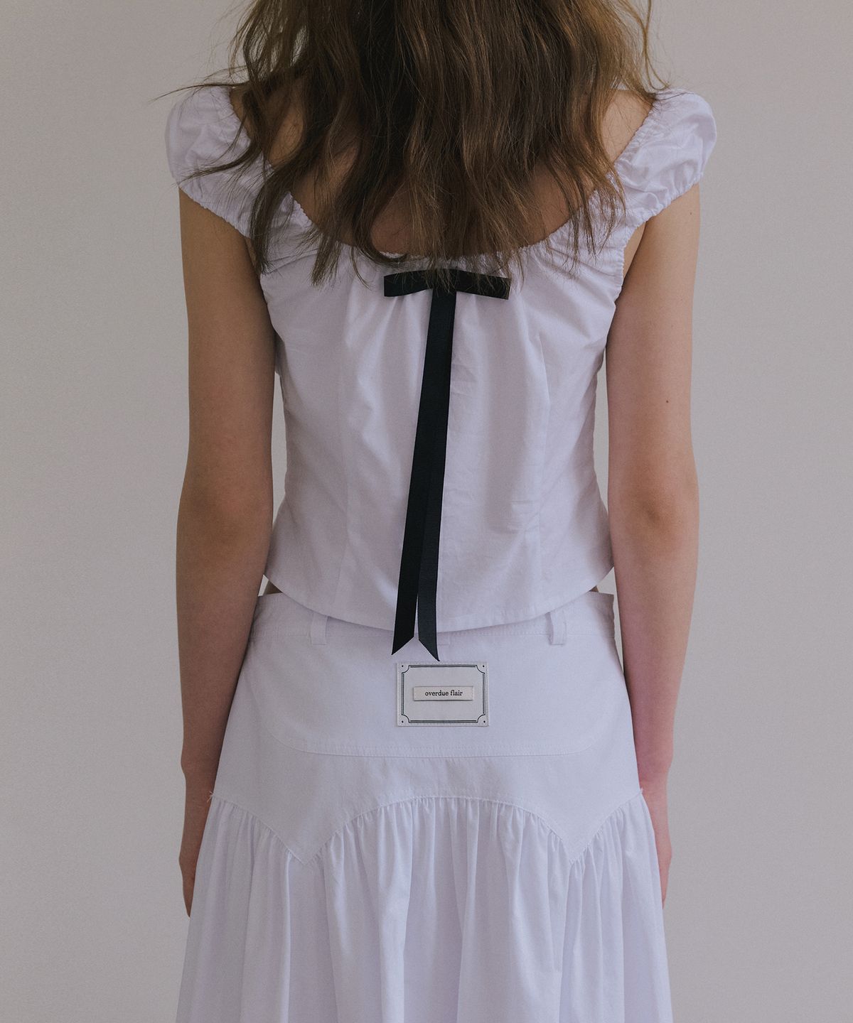 오버듀플레어(OVERDUEFLAIR) RIBBON HEART NECK VOLUME BLOUSE_WHITE