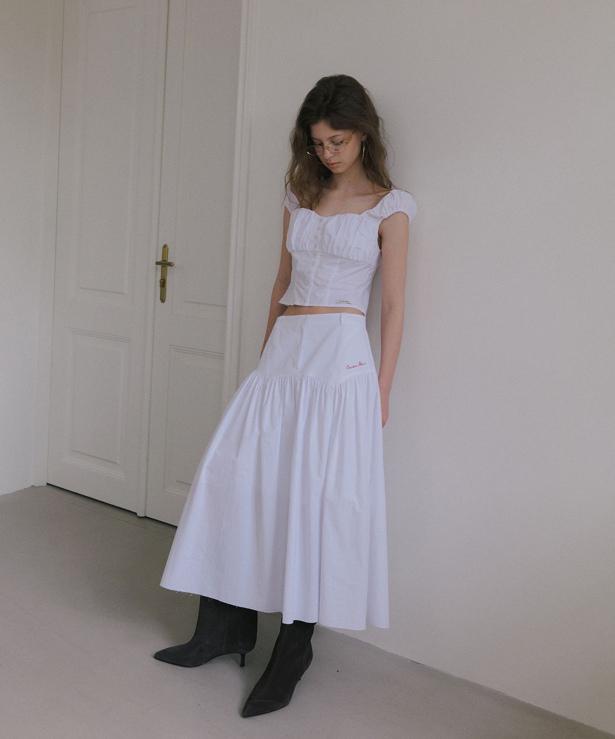 오버듀플레어(OVERDUEFLAIR) RIBBON HEART NECK VOLUME BLOUSE_WHITE