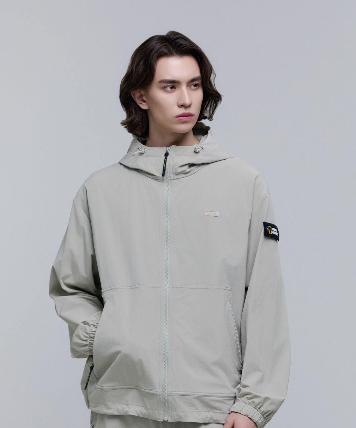 내셔널지오그래픽(NATIONALGEOGRAPHIC) N251UFT990 리오 우븐 스트레치 후드 바람막이 AGATE GREY